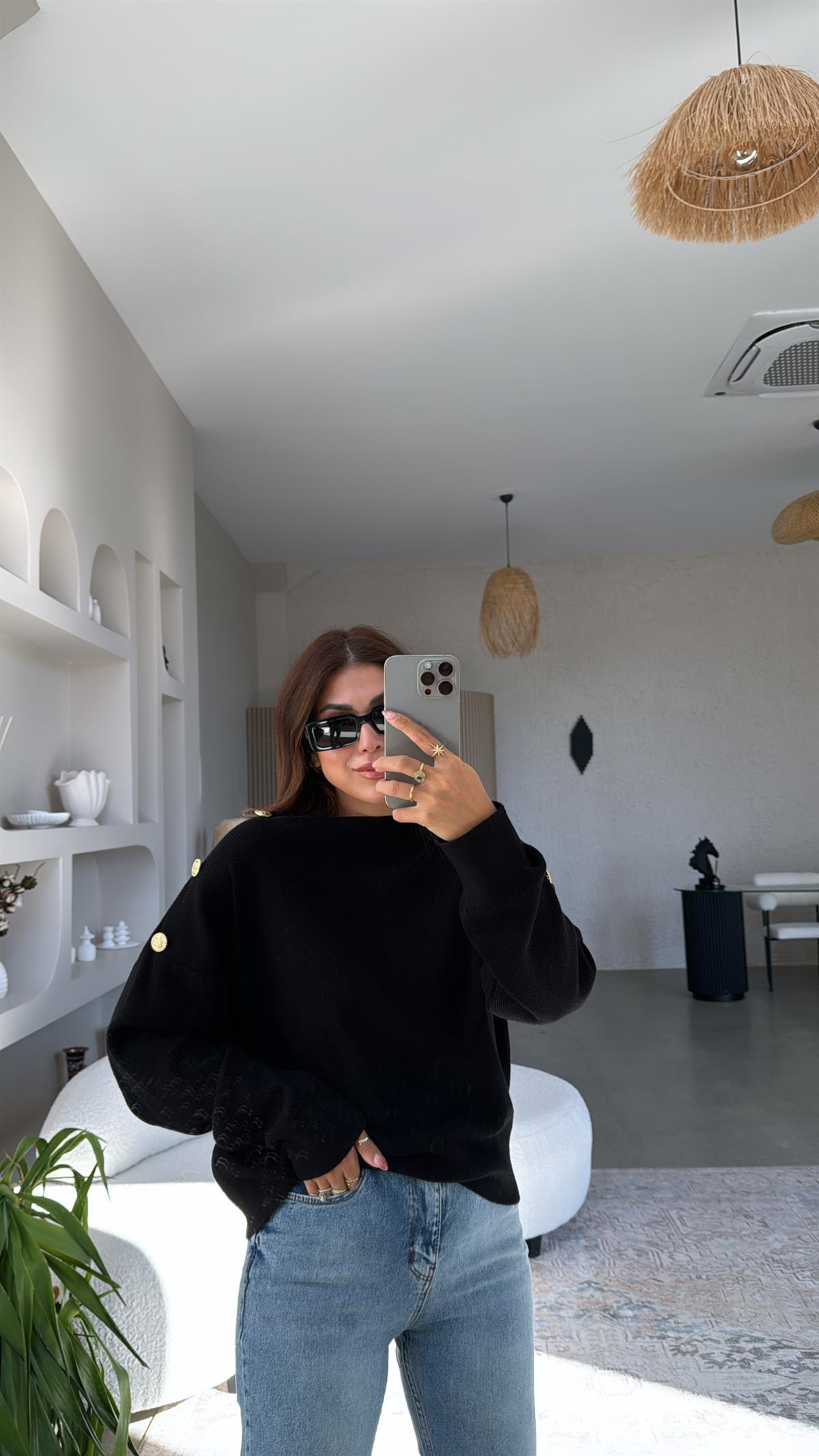 Siyah Omzu Gold Düğme Detaylı Triko