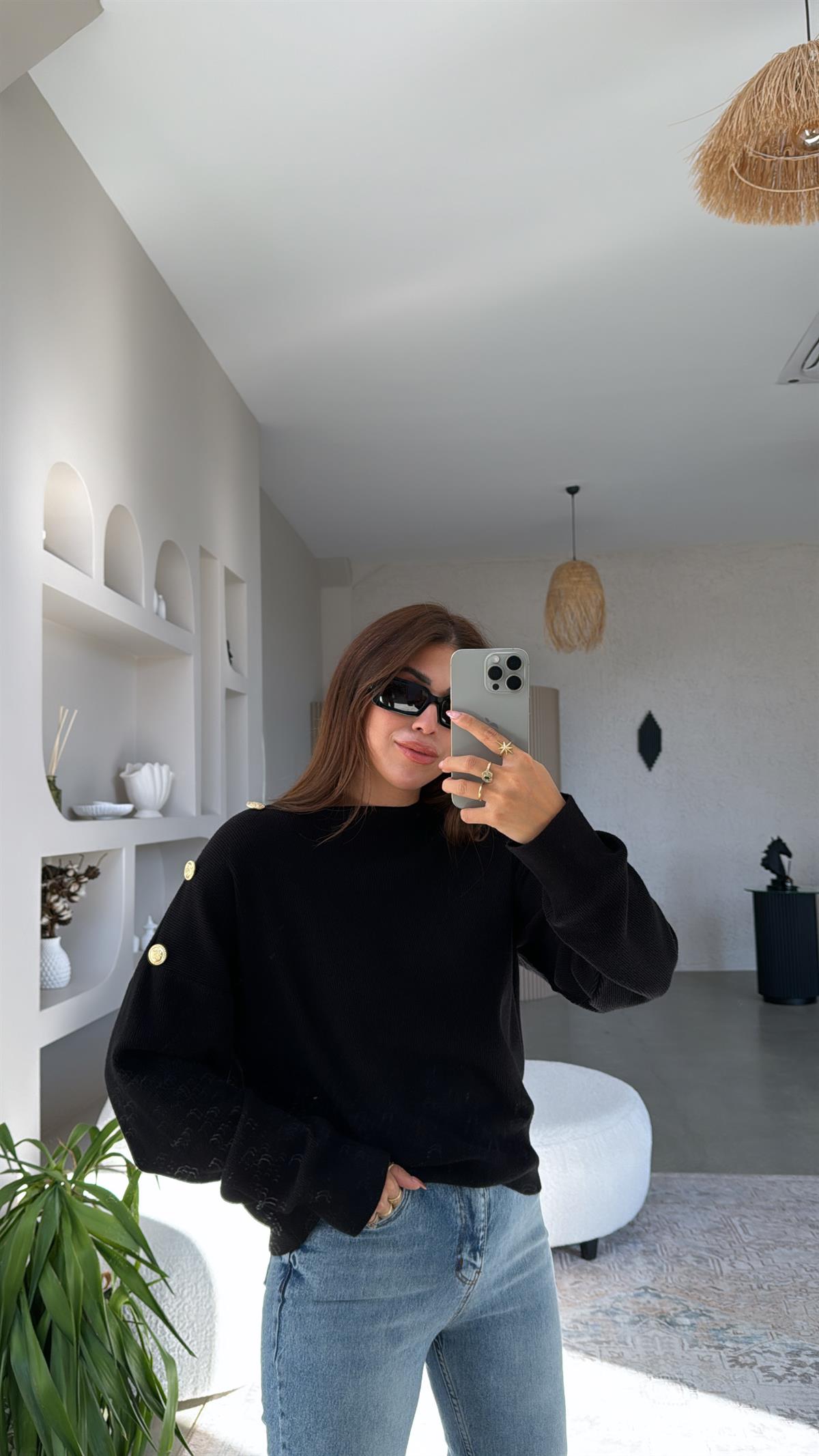 Siyah Omzu Gold Düğme Detaylı Triko