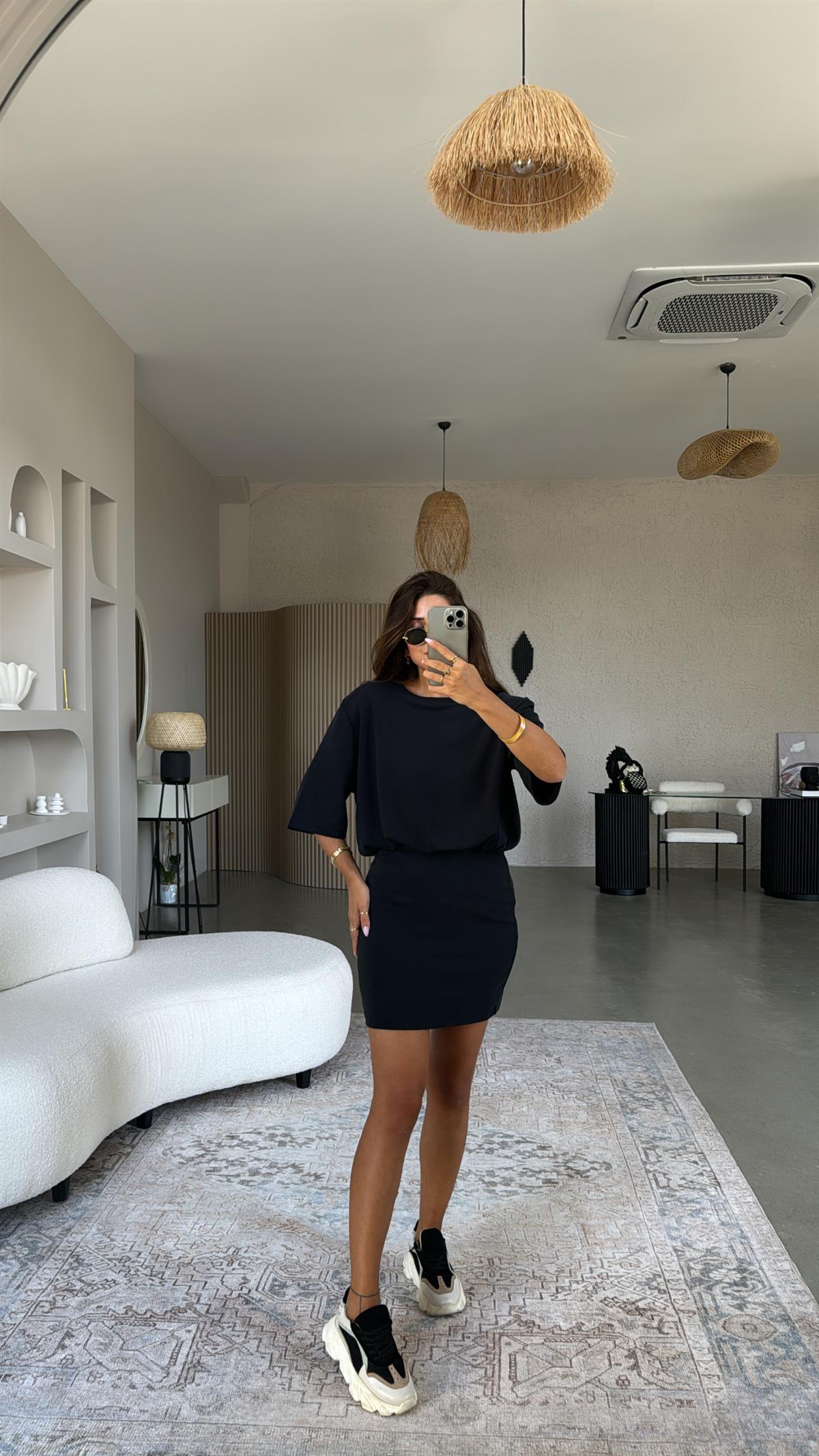 Siyah Omzu Vatkalı Modal Elbise