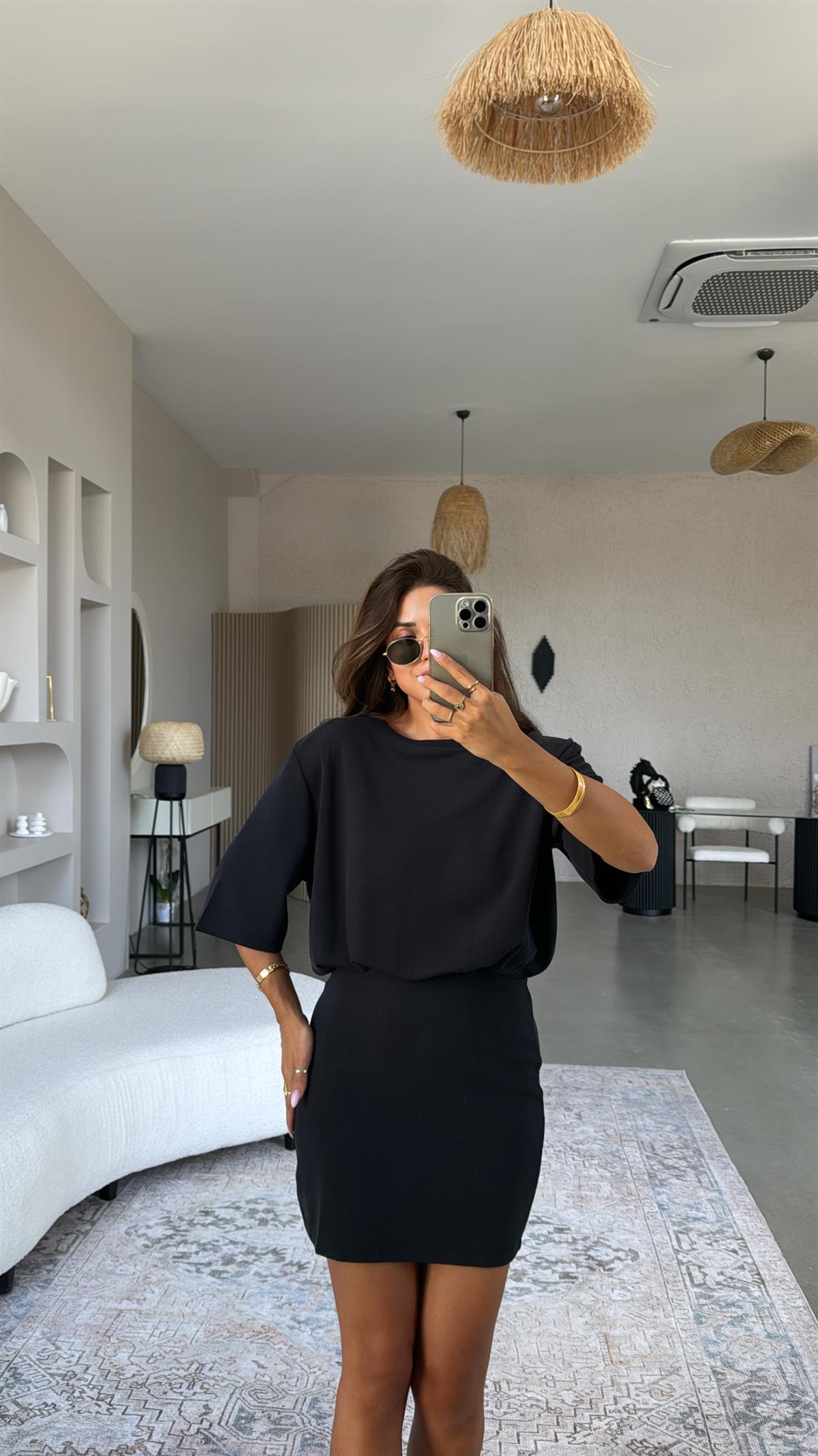 Siyah Omzu Vatkalı Modal Elbise