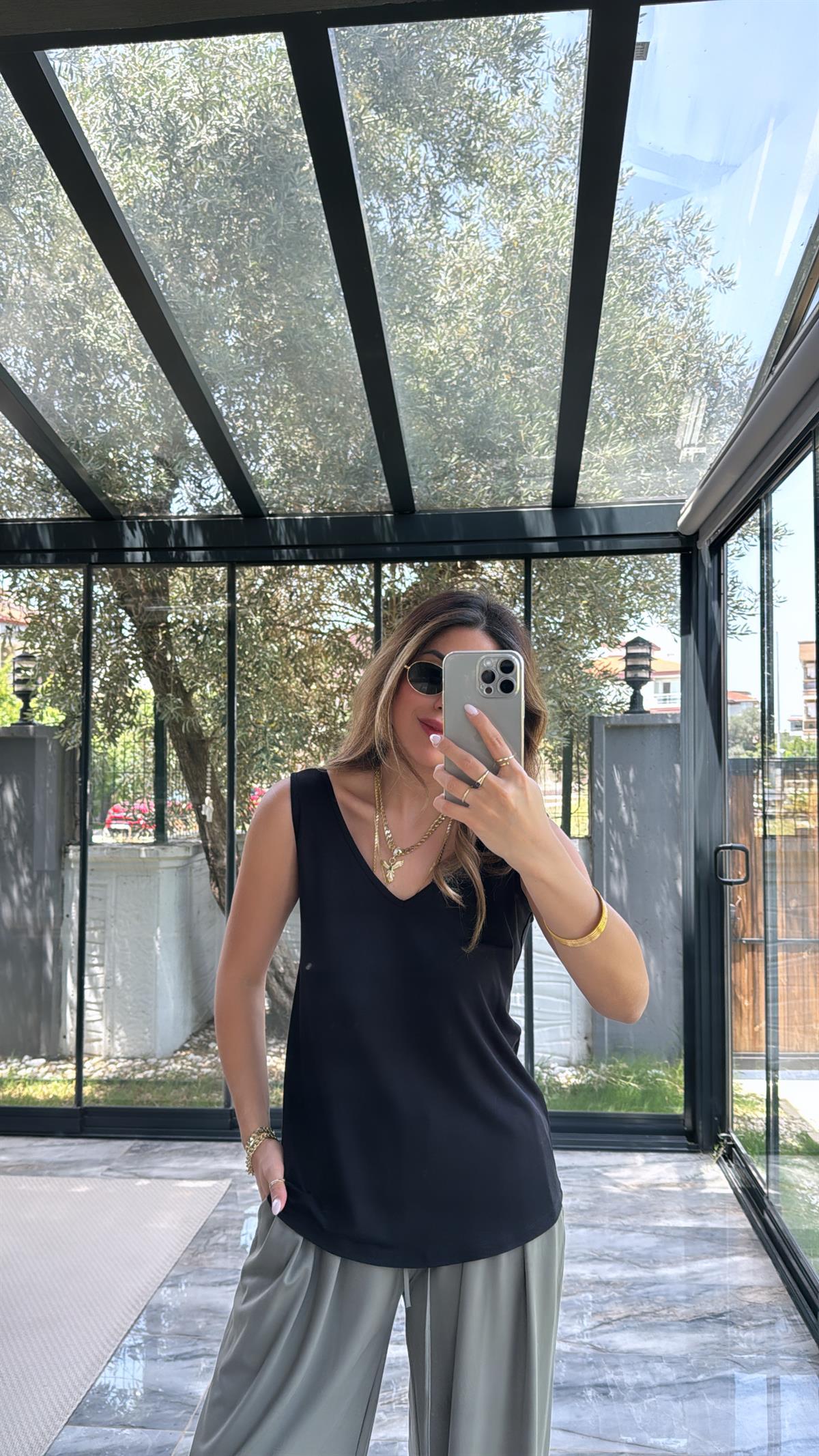 Siyah Ön Arka V Yaka Atlet