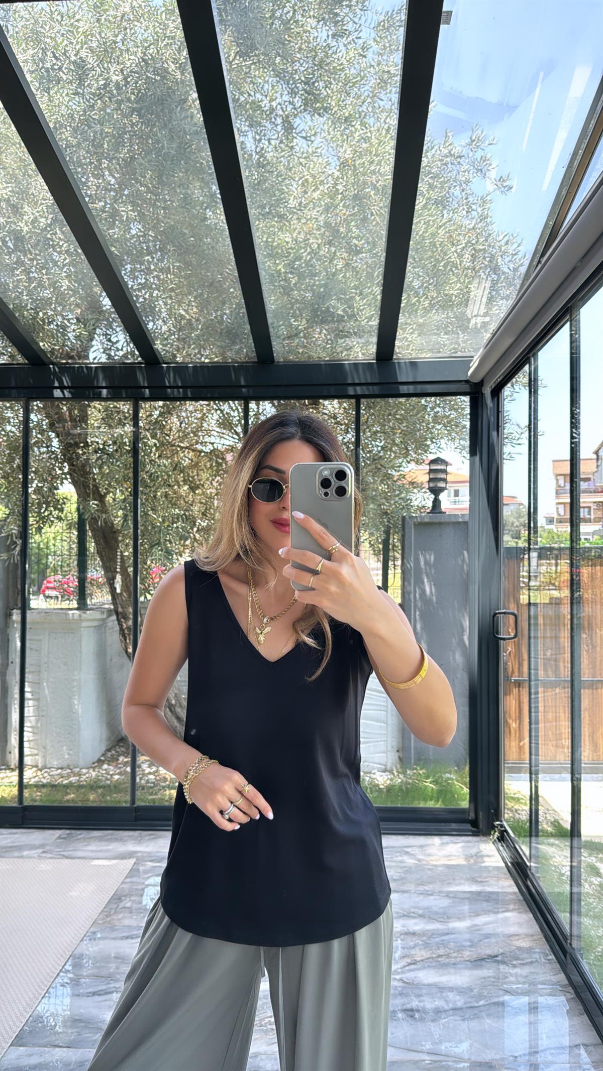 Siyah Ön Arka V Yaka Atlet