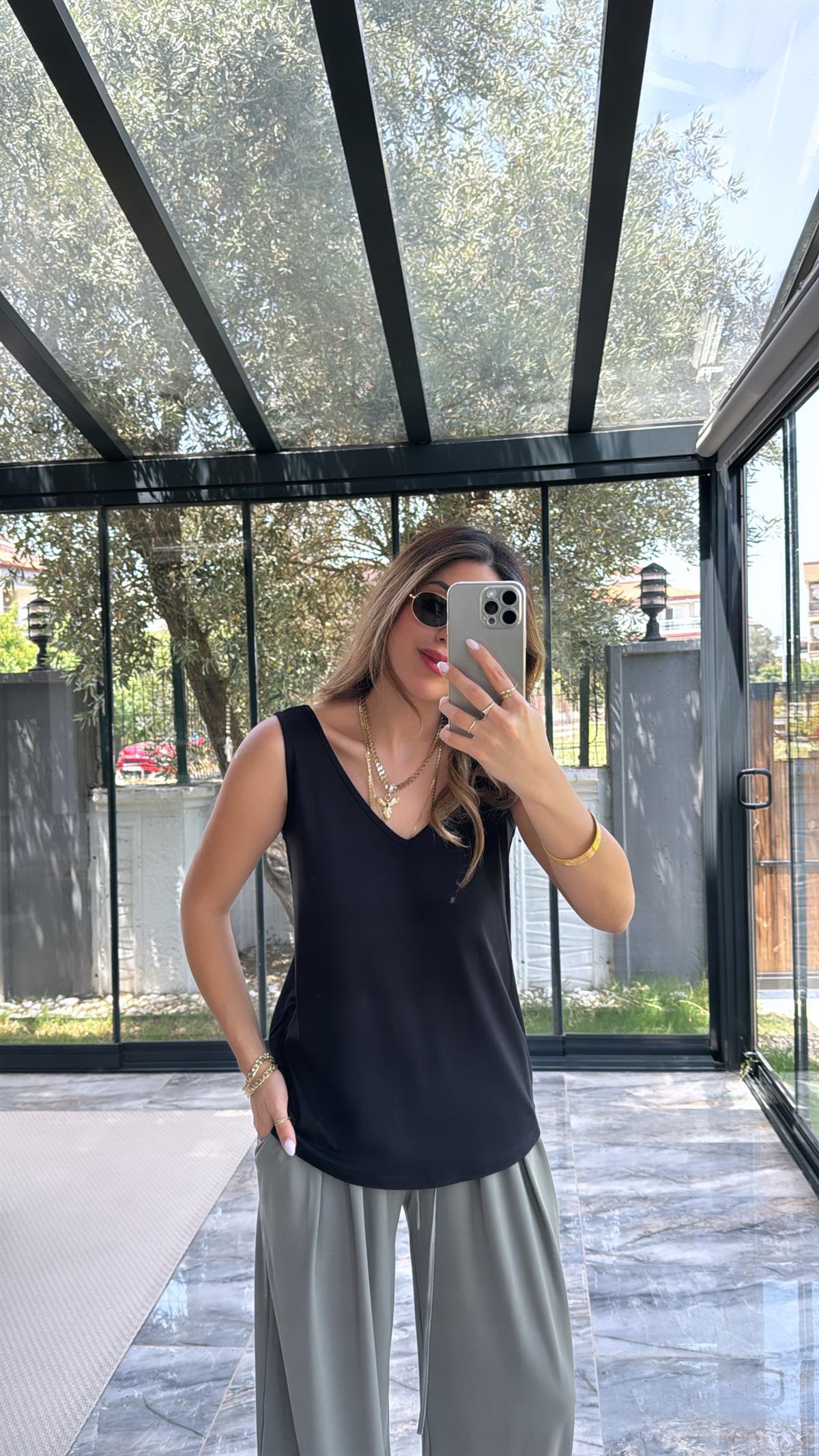 Siyah Ön Arka V Yaka Atlet