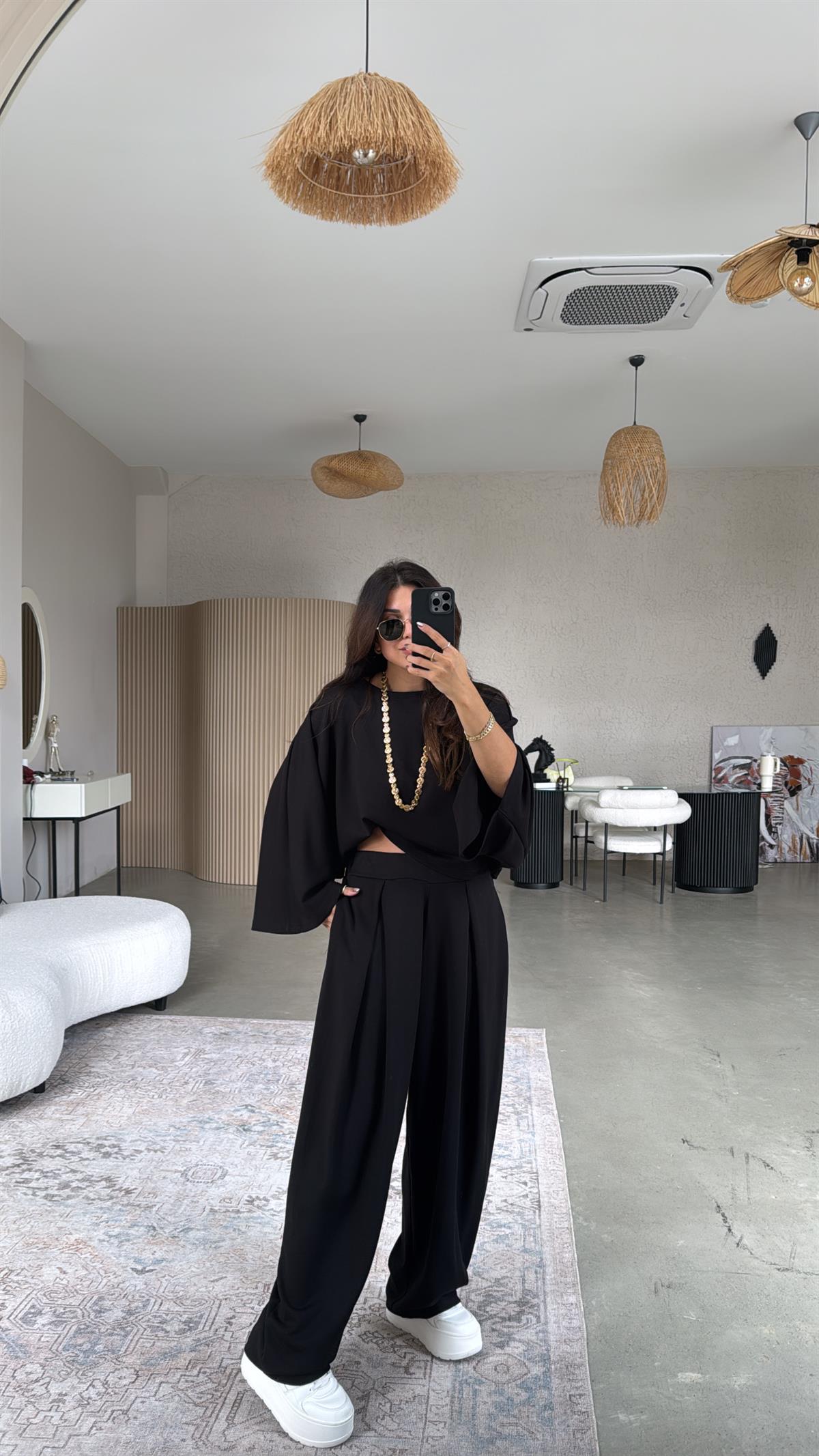 Siyah Ön Pile Detaylı Oys Model Takım