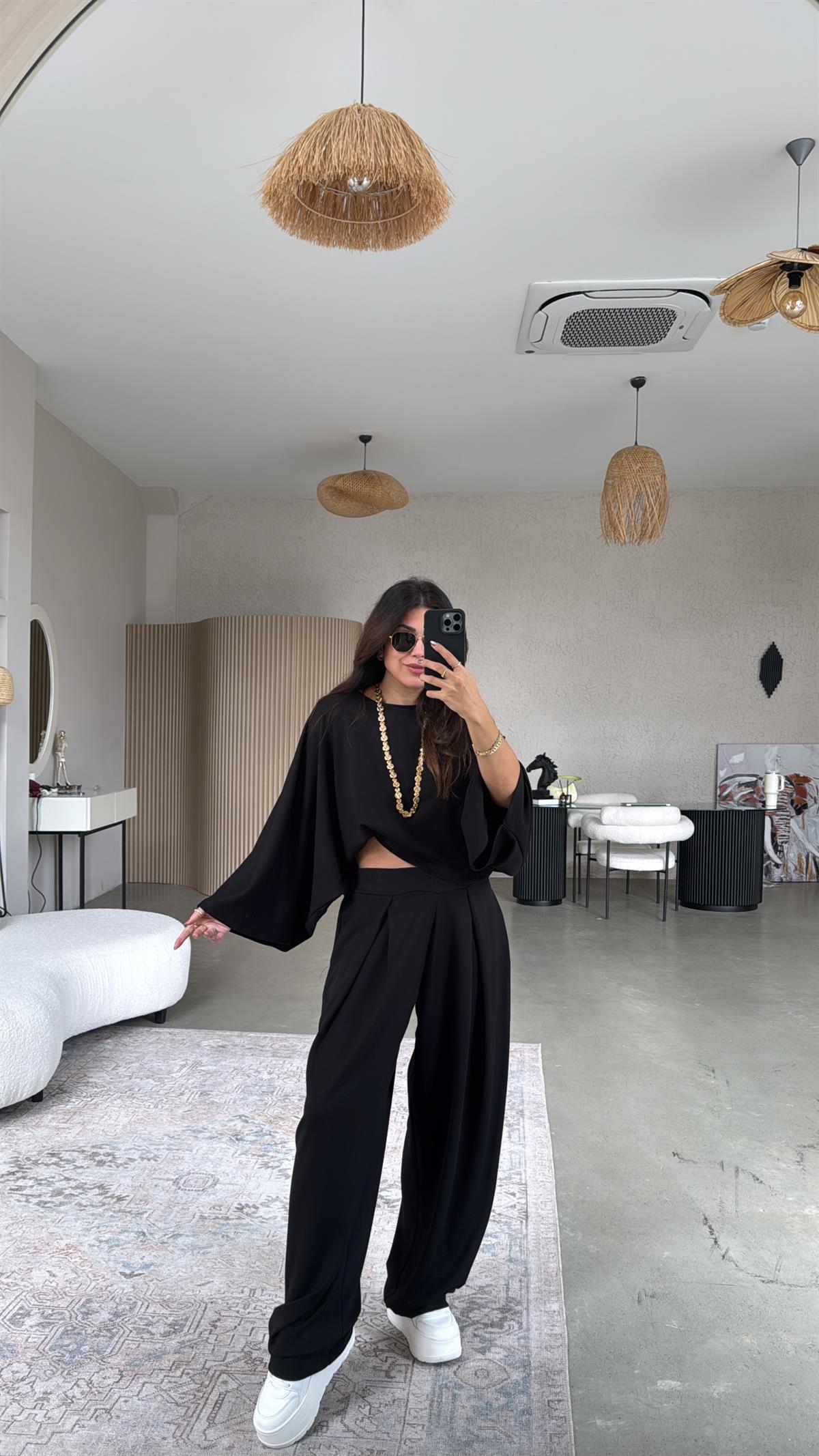 Siyah Ön Pile Detaylı Oys Model Takım