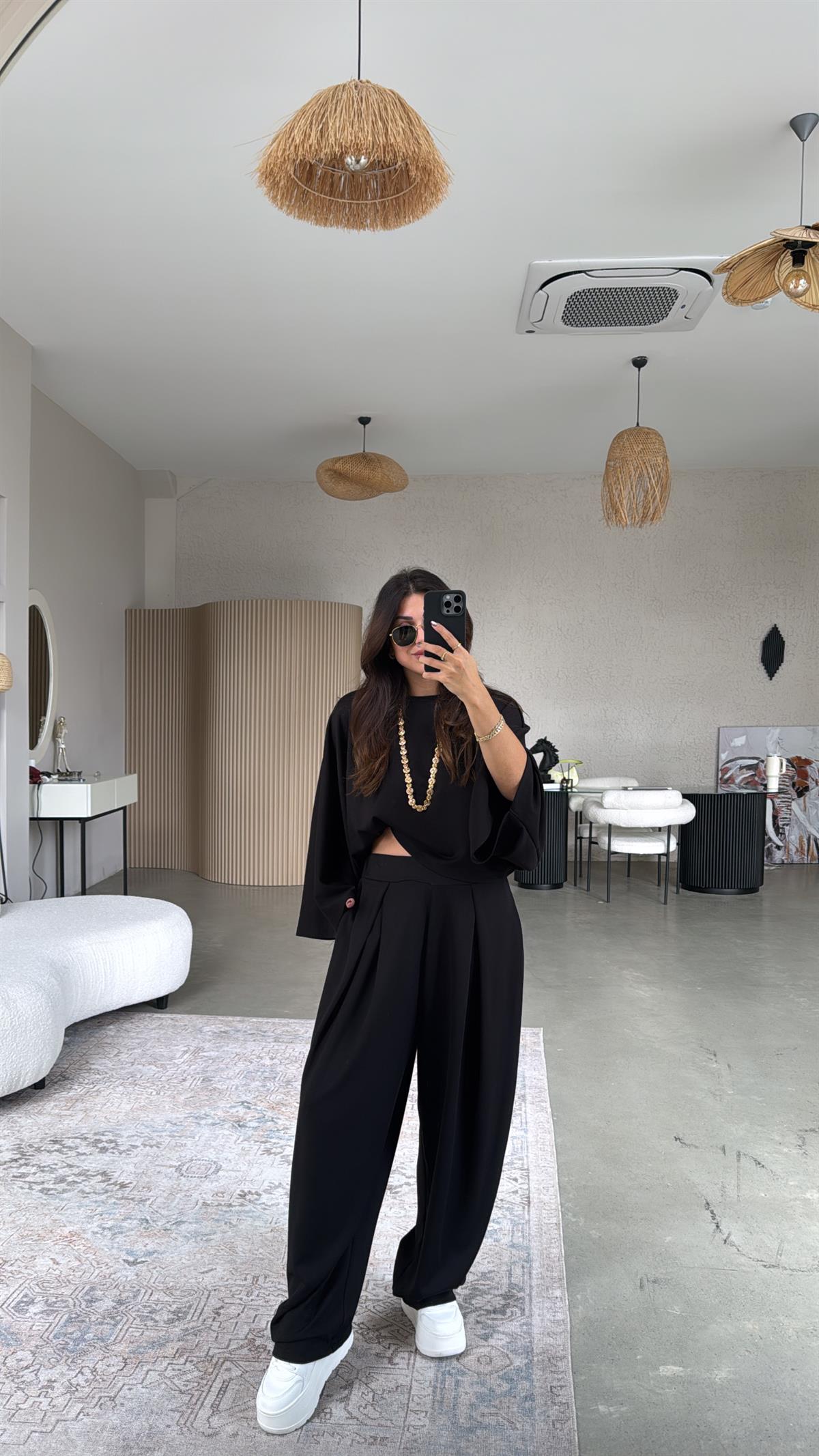 Siyah Ön Pile Detaylı Oys Model Takım