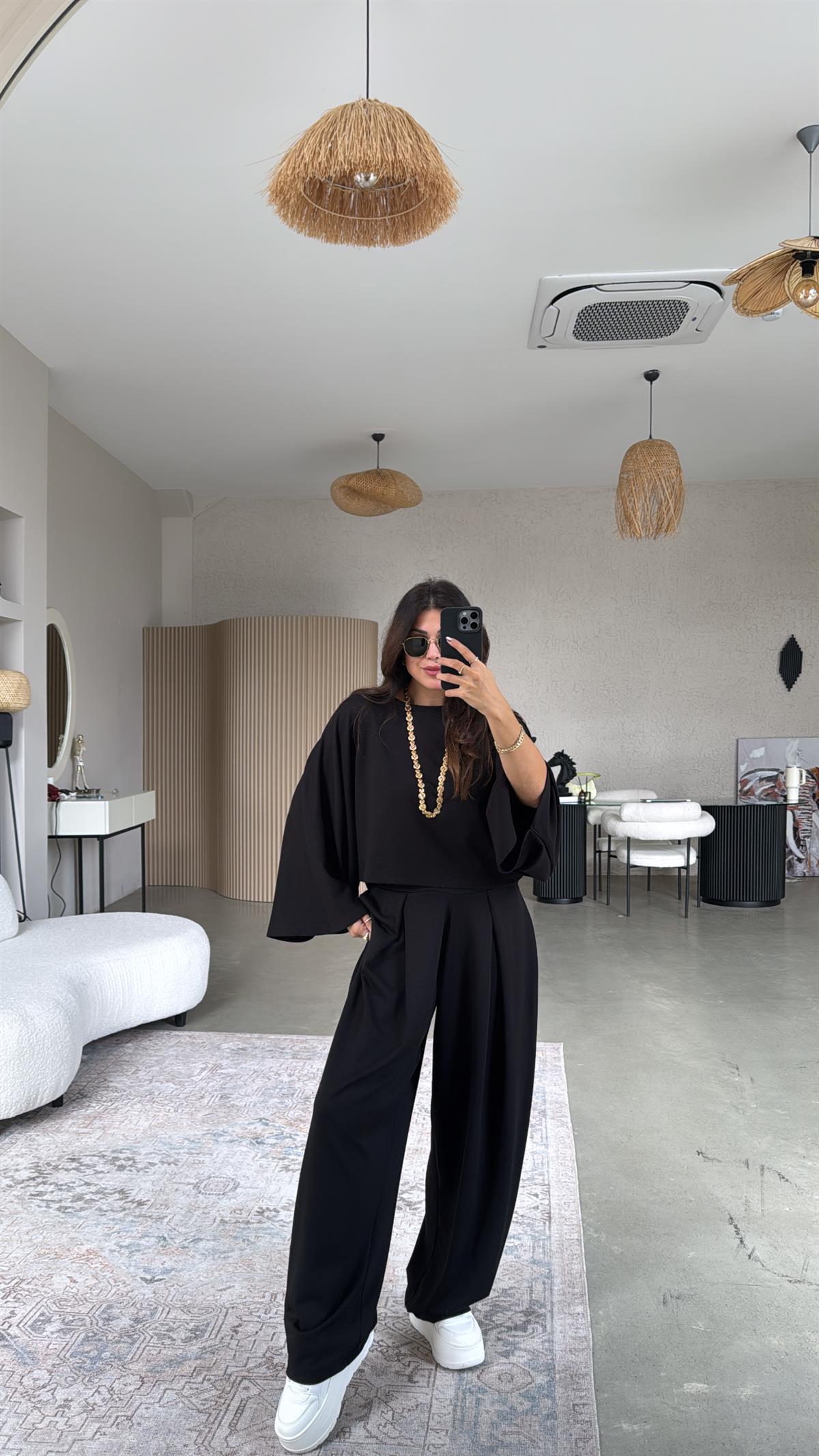 Siyah Ön Pile Detaylı Oys Model Takım