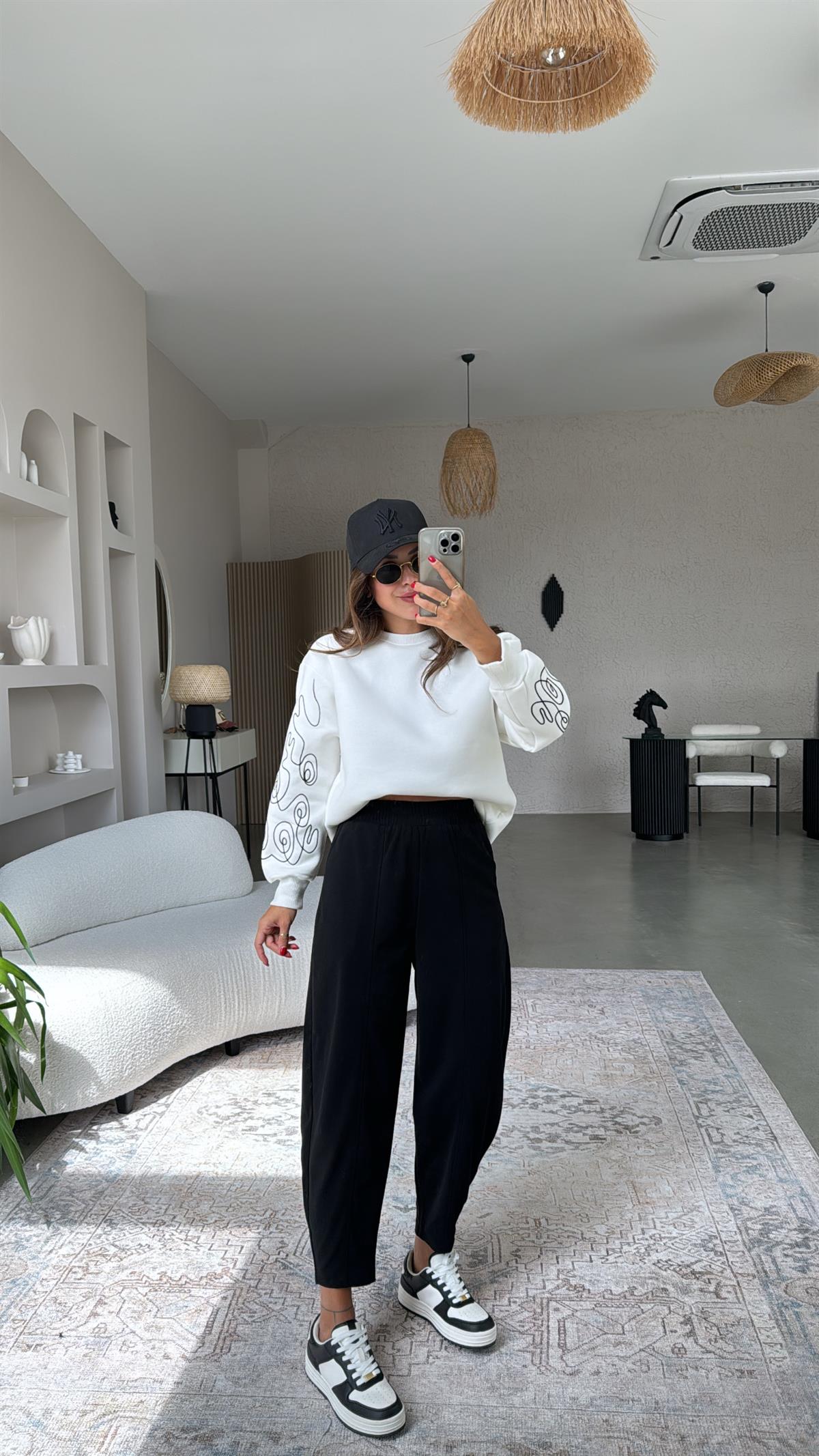 Siyah Önden Dikişli Pantolon