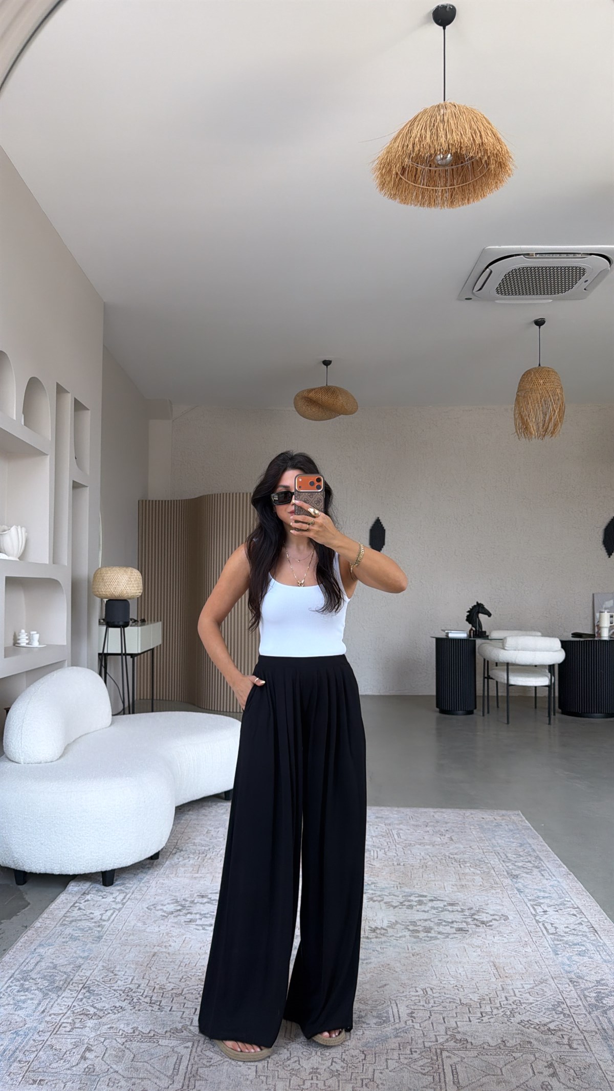 Siyah Önden Pileli Oys Model Dökümlü Pantolon