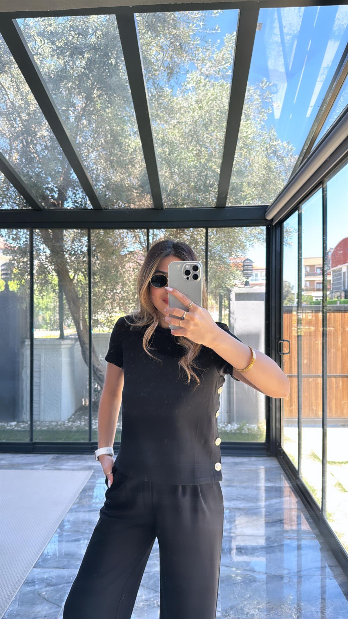 Siyah Orjinal Gold Düğme Detaylı Tok Kumaş Tshirt
