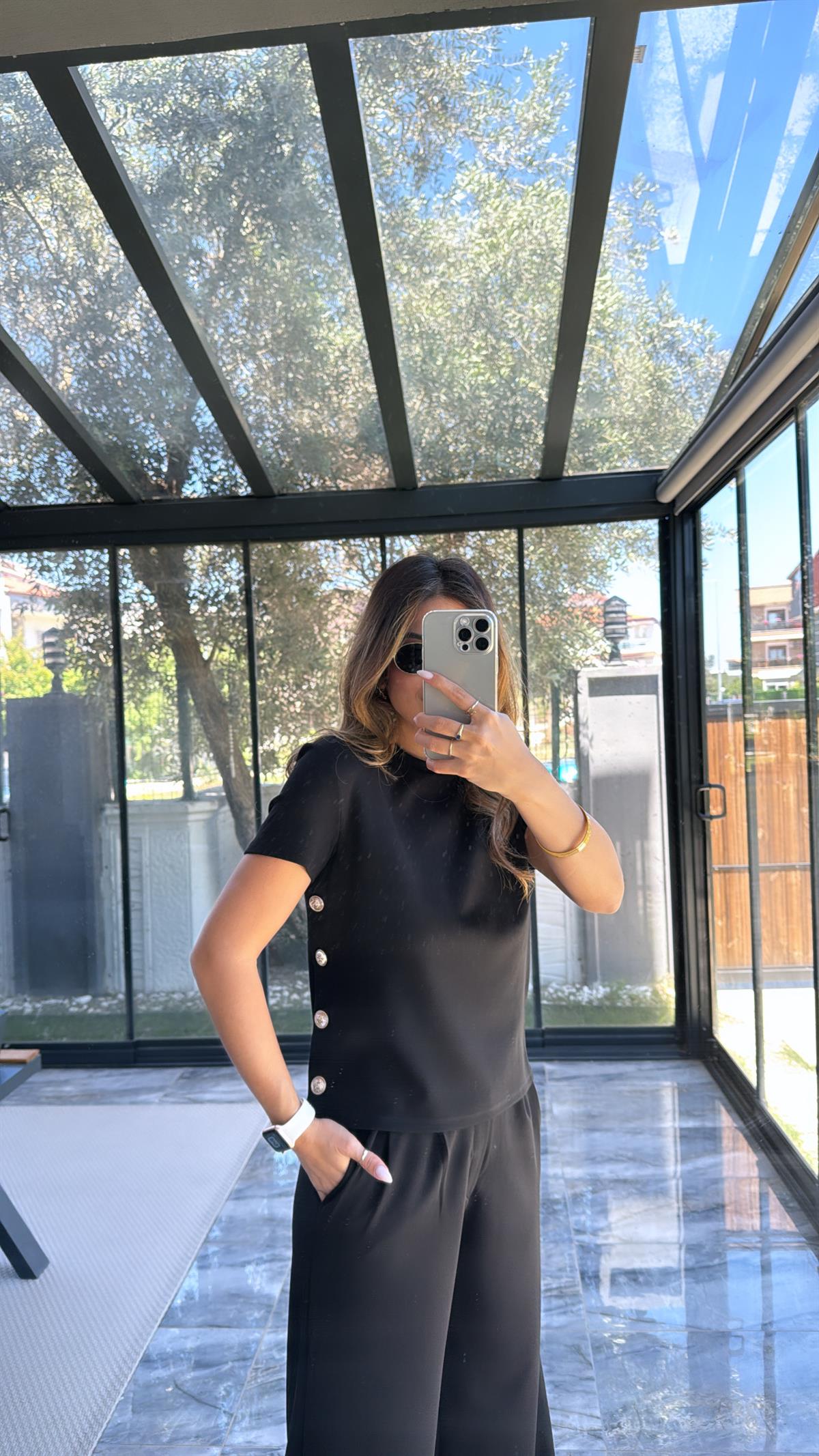 Siyah Orjinal Gold Düğme Detaylı Tok Kumaş Tshirt