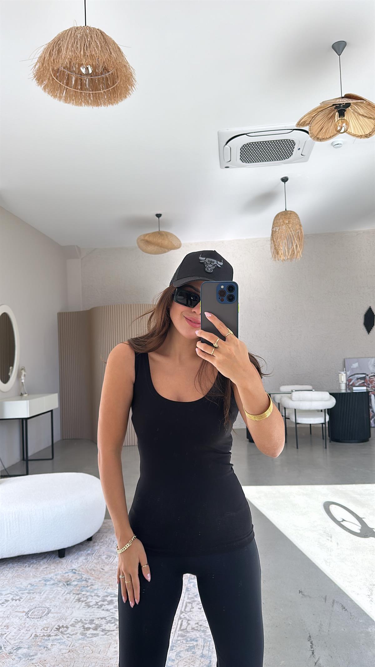 Siyah Oval Yaka Pamuklu Atlet