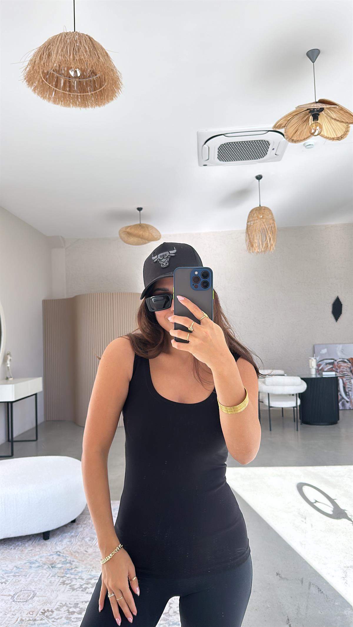 Siyah Oval Yaka Pamuklu Atlet