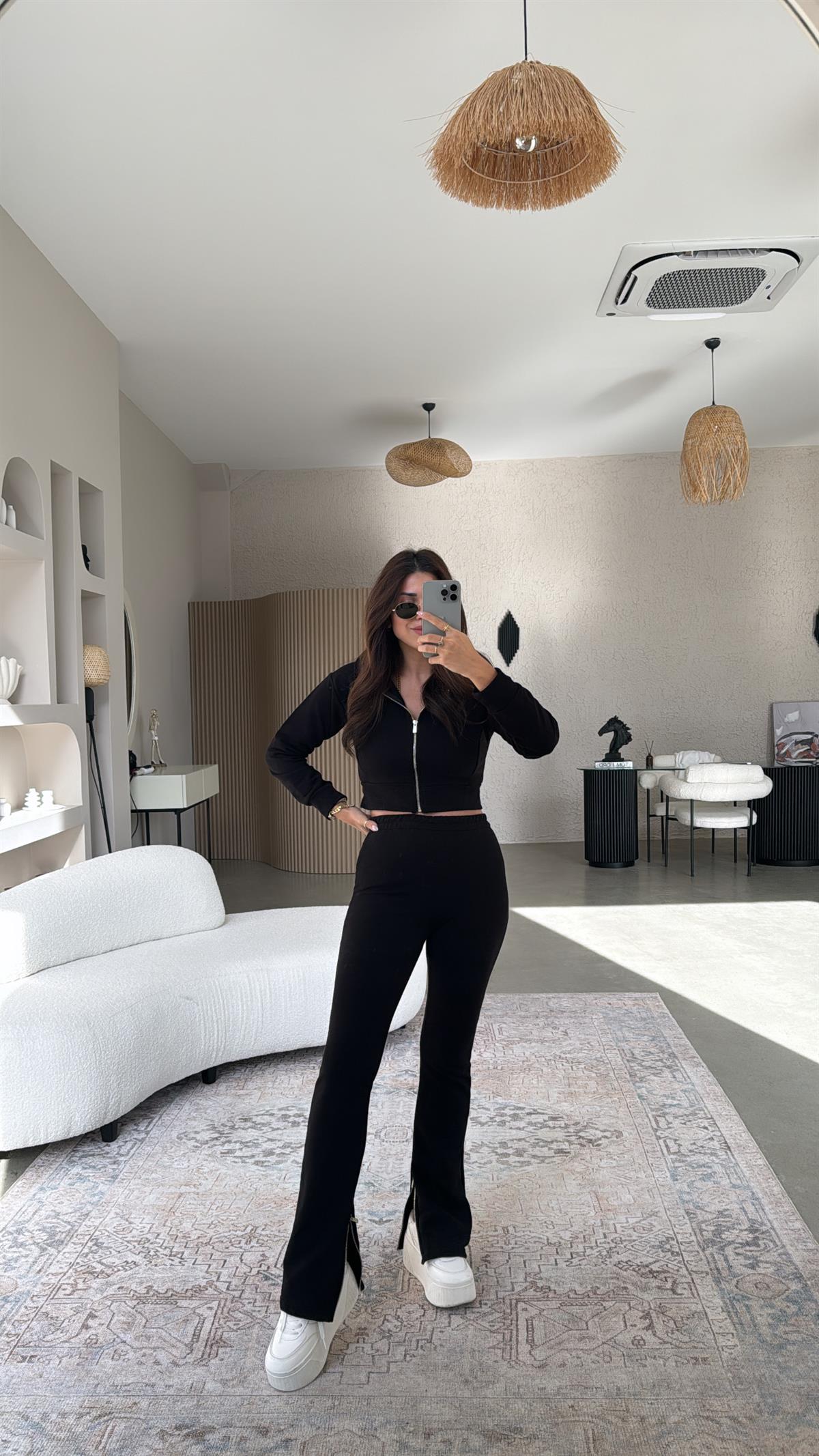 Siyah Paça Fermuarlı Eşofman Takımı