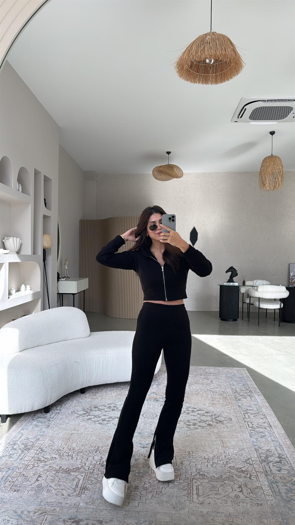 Siyah Paça Fermuarlı Eşofman Takımı