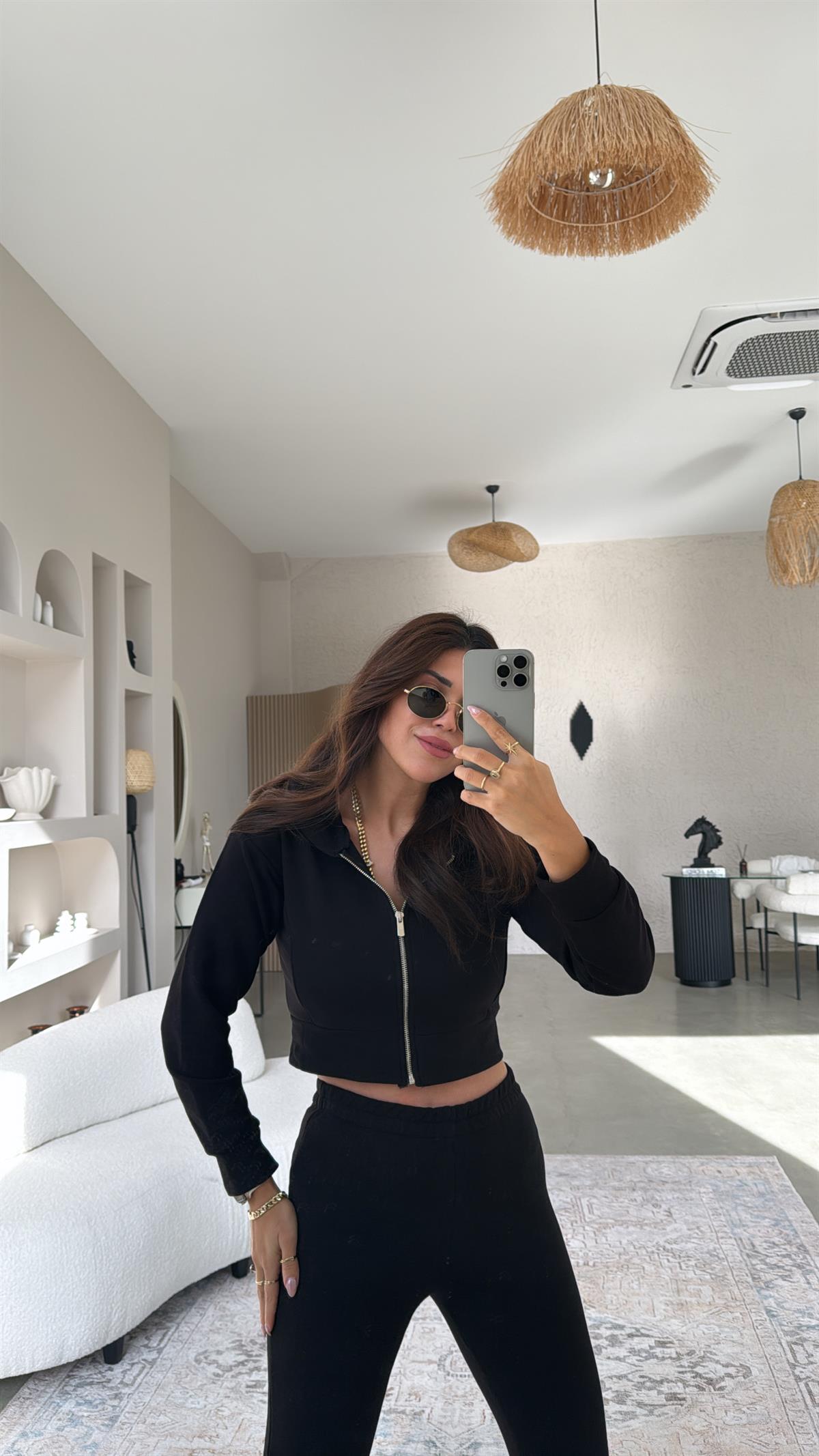 Siyah Paça Fermuarlı Eşofman Takımı