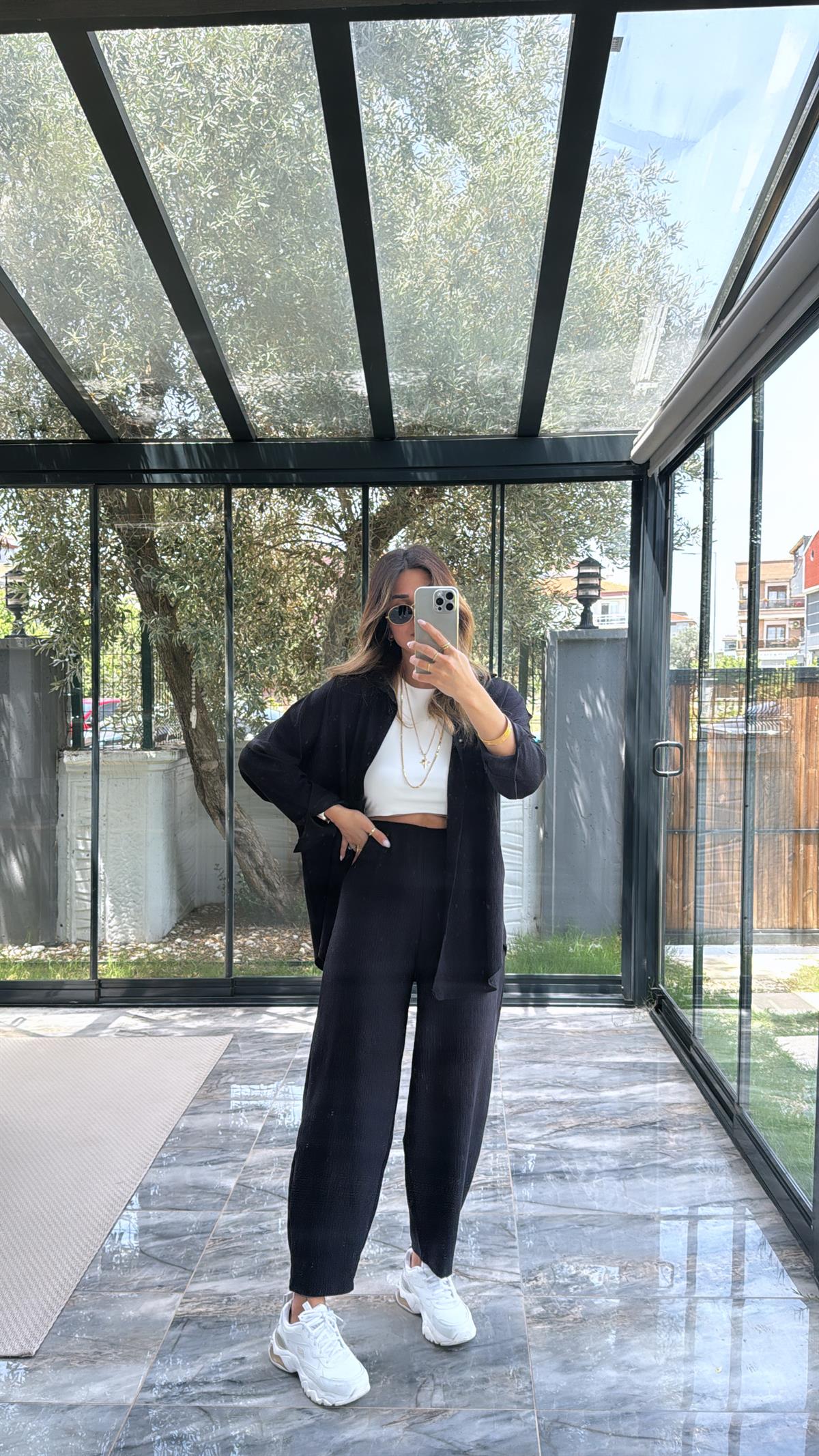 Siyah Paça Pensli Pantolon Gömlek Takım