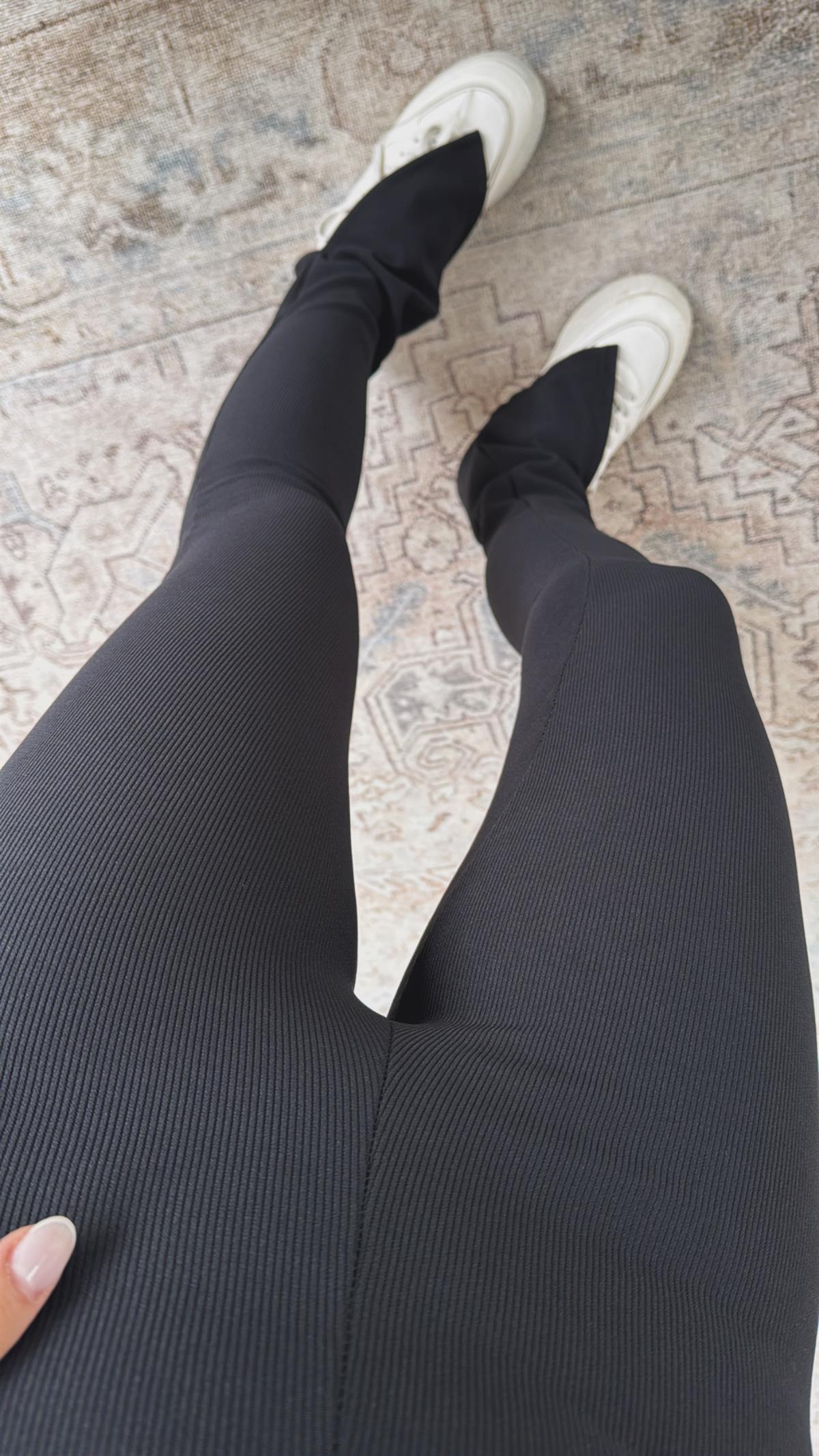 Siyah Paçası Yırtmaçlı Ottoman Tayt