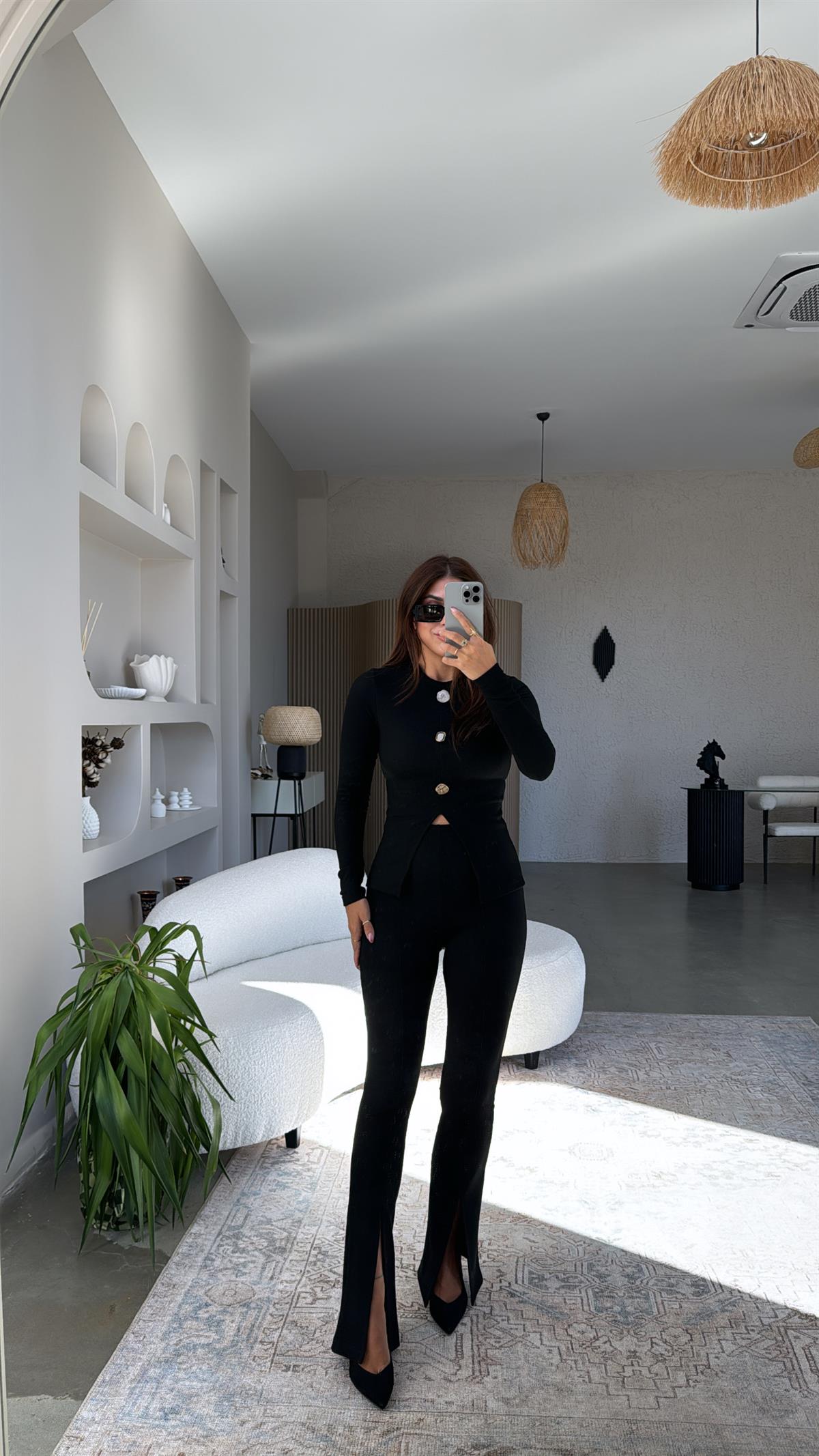 Siyah Paçası Yırtmaçlı Tayt Pantolon