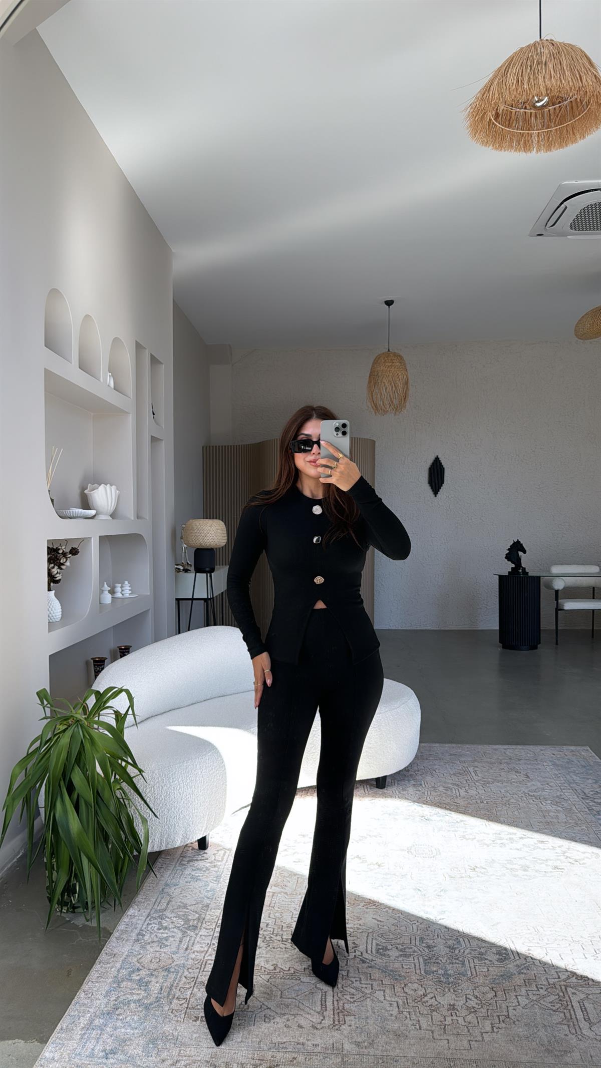 Siyah Paçası Yırtmaçlı Tayt Pantolon