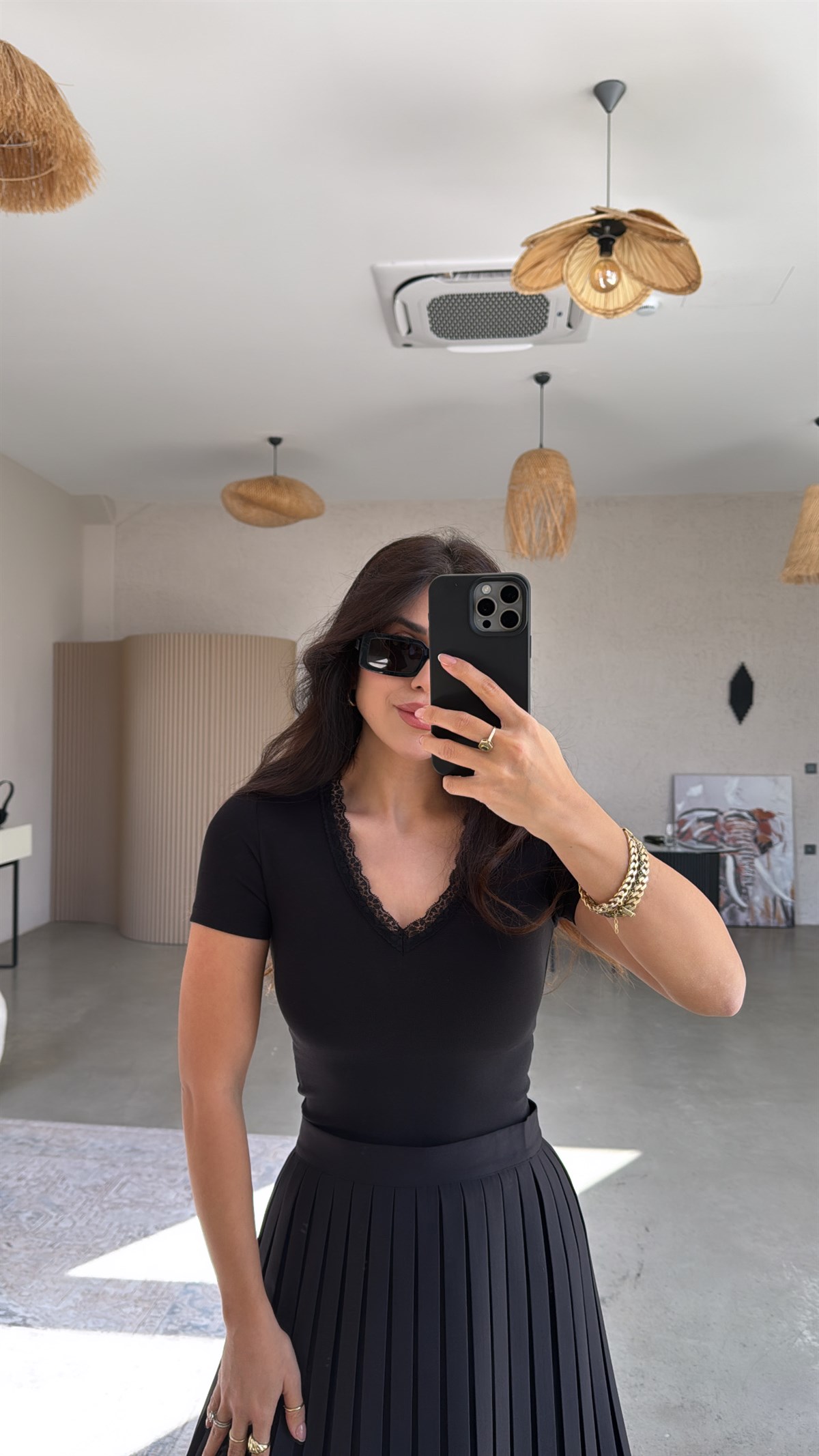 Siyah Pamuk V Yaka Dantel Detaylı Basic Tshirt
