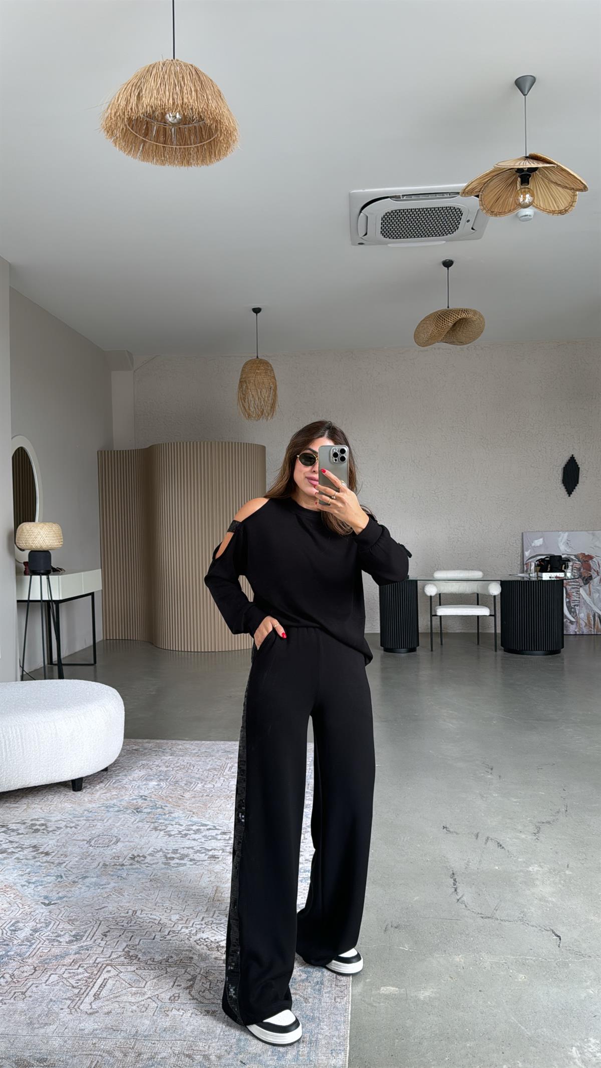 Siyah Payet Detaylı Takım