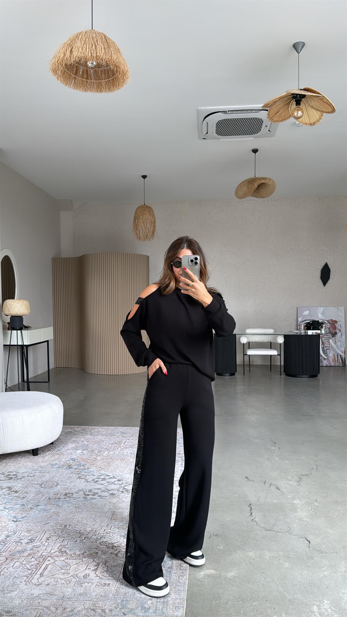 Siyah Payet Detaylı Takım