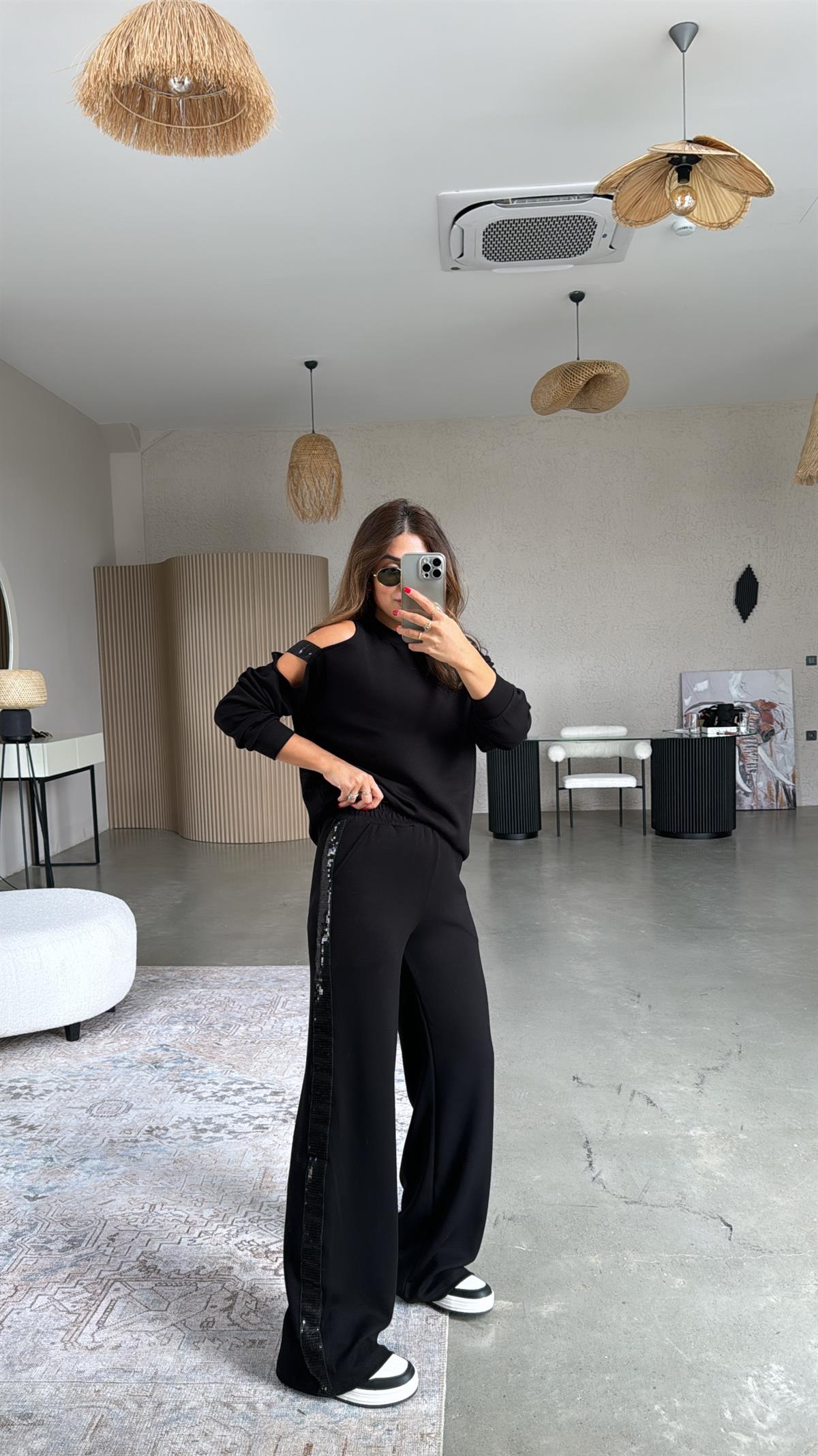 Siyah Payet Detaylı Takım