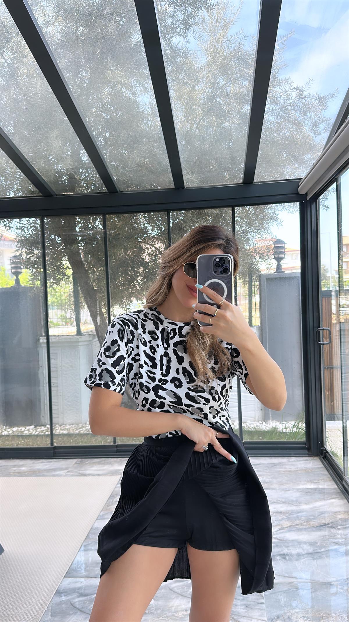 Siyah Piliseli Şortlu Etek