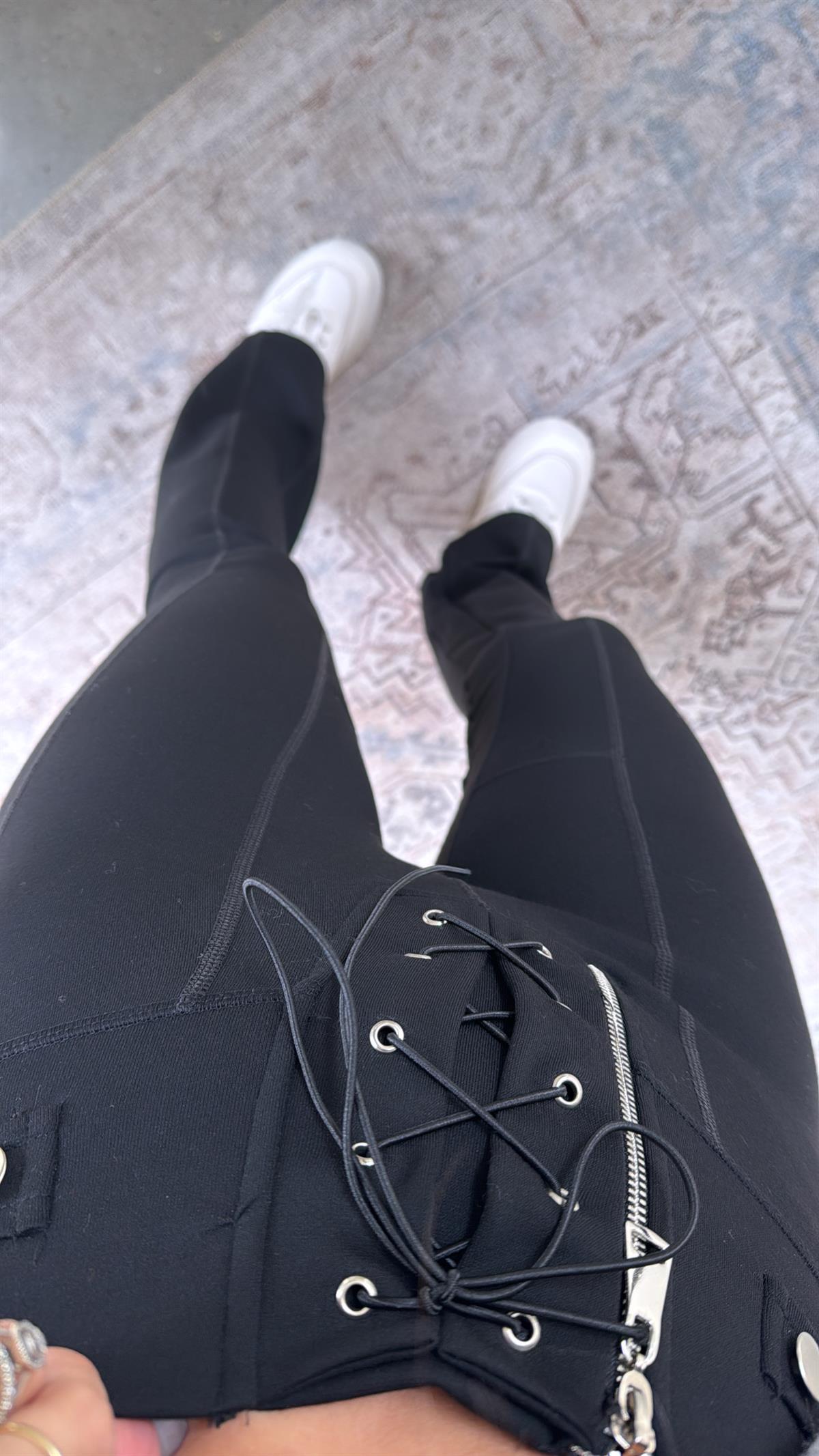 Siyah Push-up Bağcıklı Fermuarlı Tayt