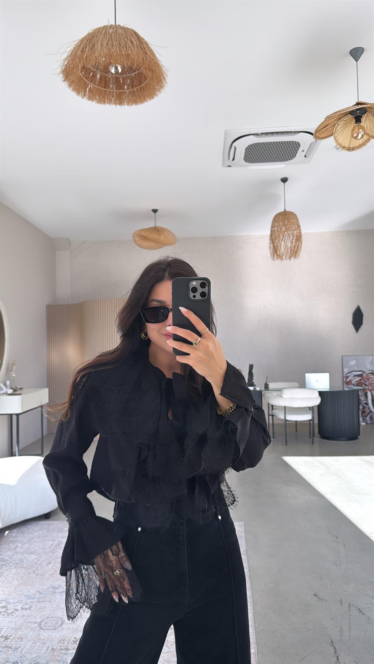 Siyah Romantik Fırfır Dantel Bluz