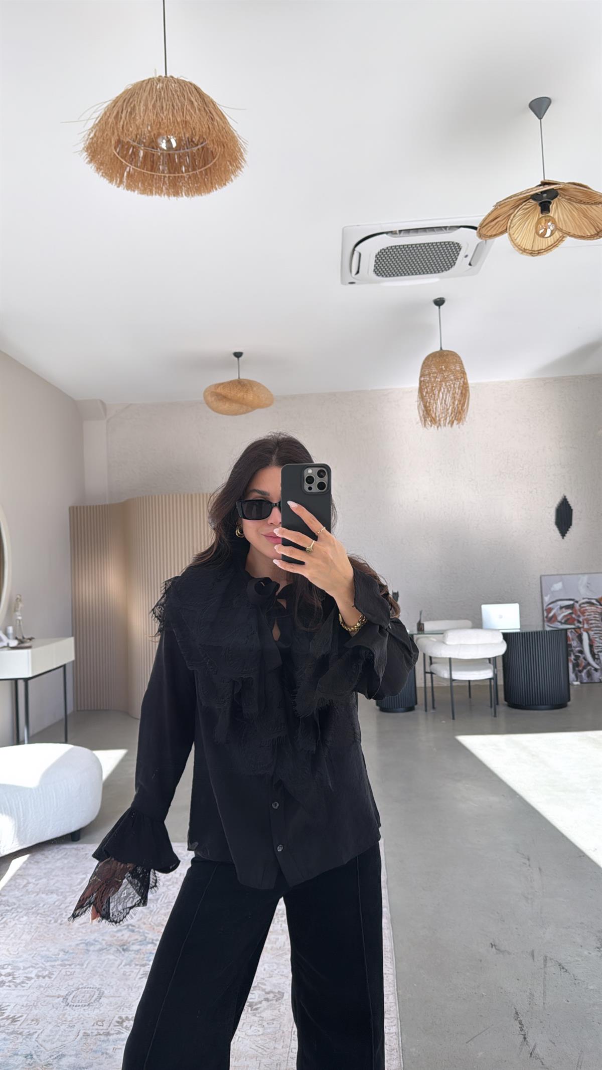 Siyah Romantik Fırfır Dantel Bluz