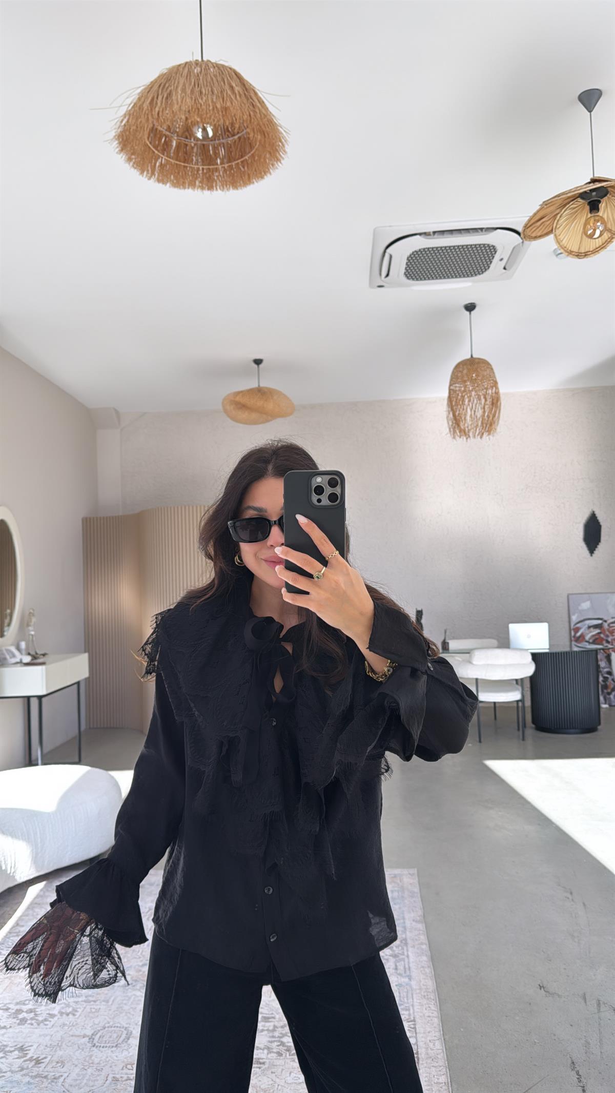 Siyah Romantik Fırfır Dantel Bluz