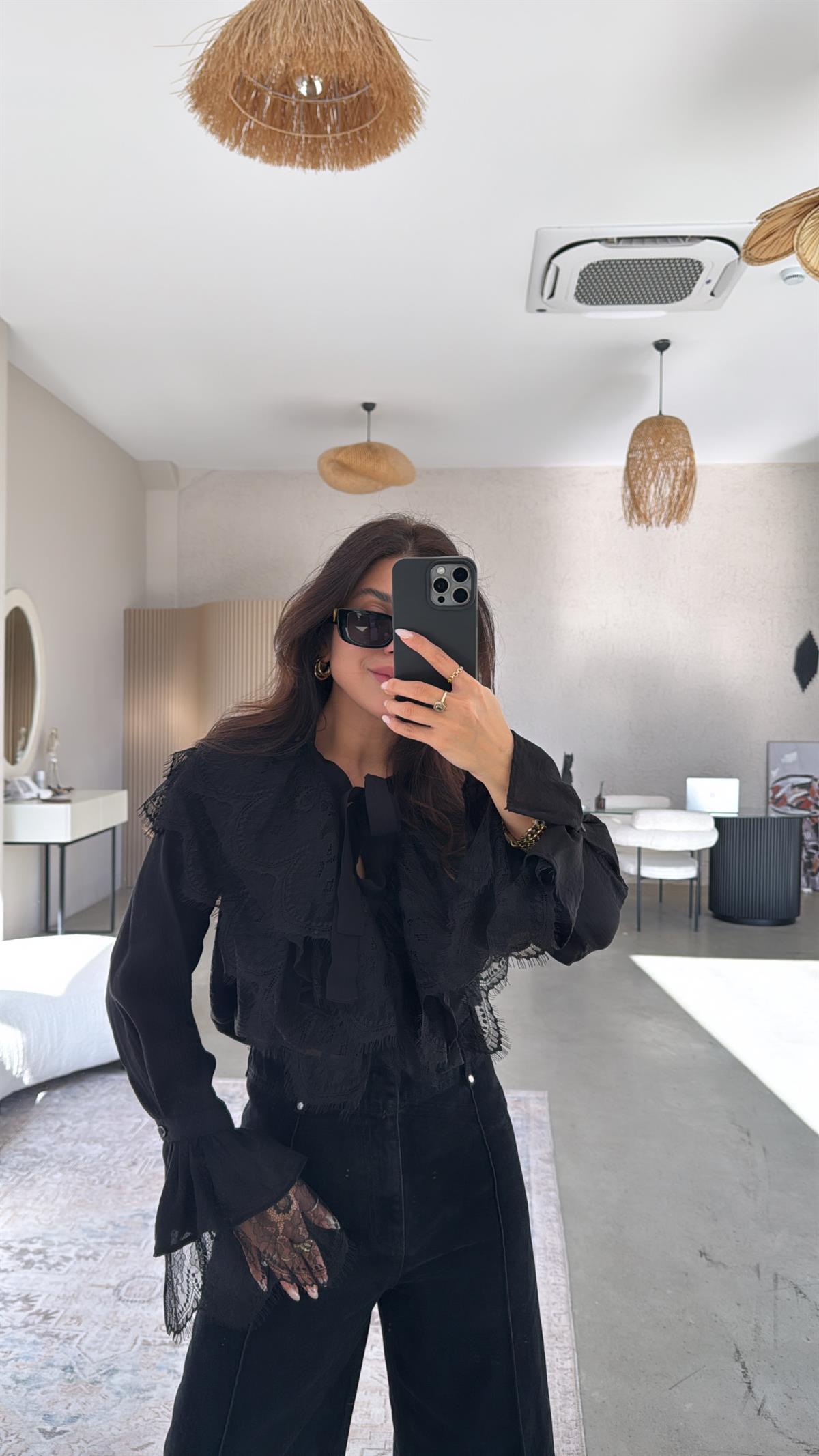 Siyah Romantik Fırfır Dantel Bluz