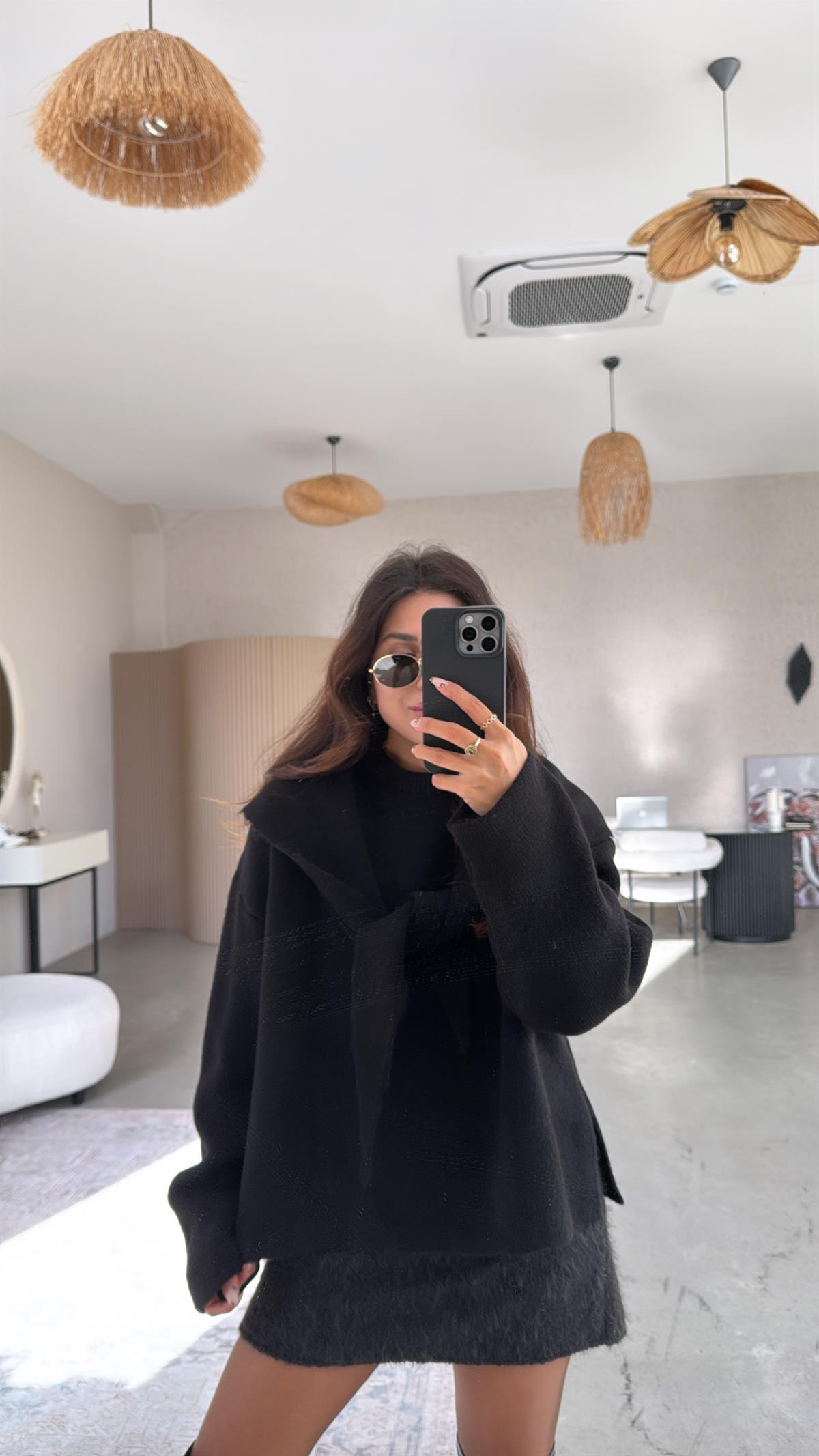 Siyah Şal Detaylı Yumuşak Kazak