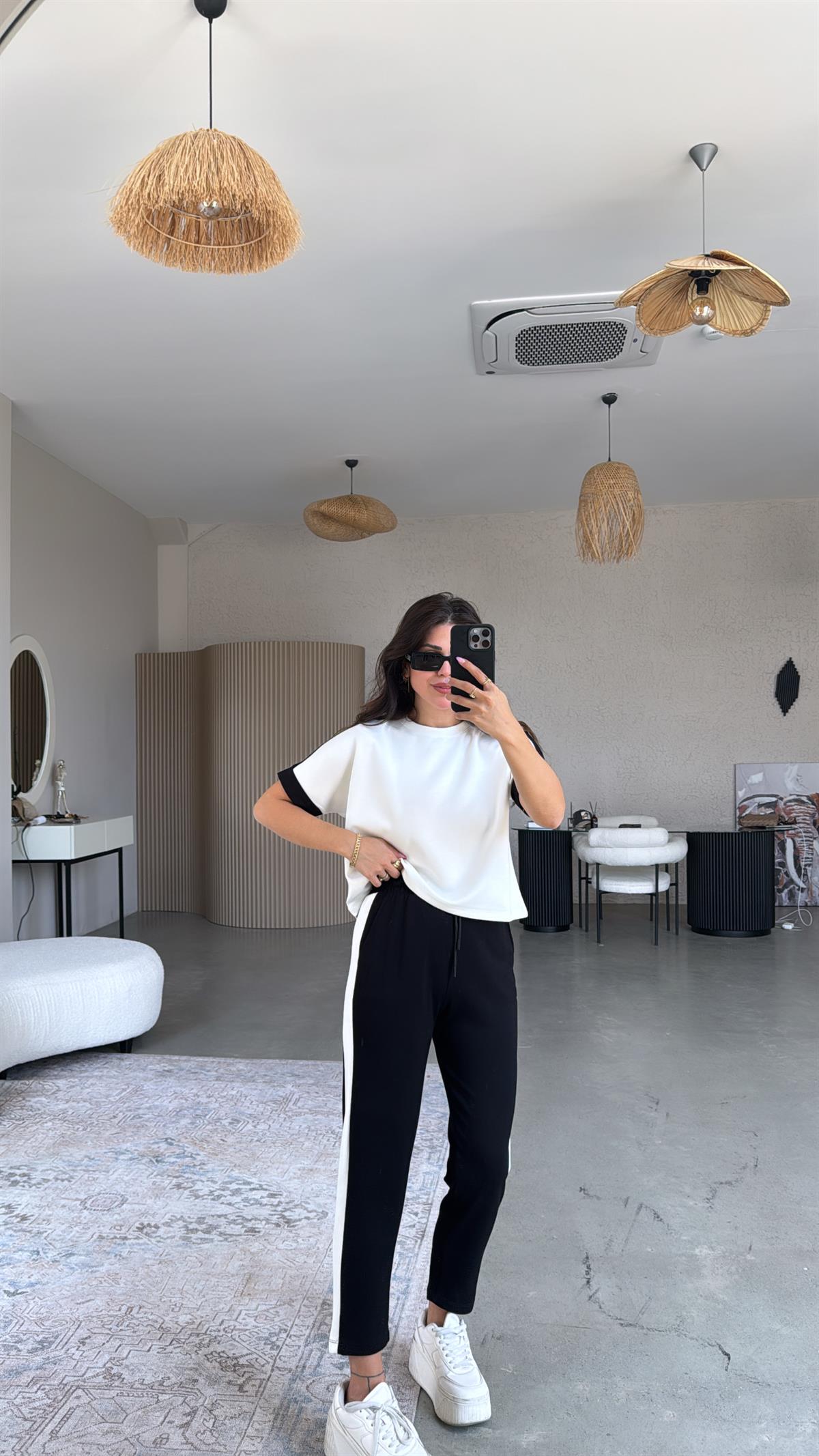 Siyah Şeritli Modal Takım