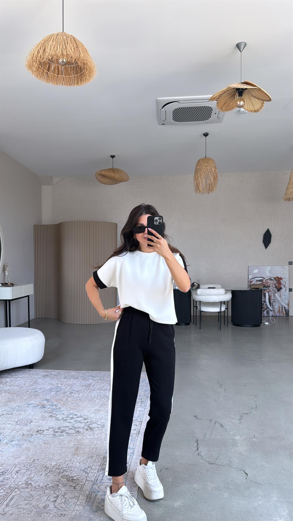 Siyah Şeritli Modal Takım