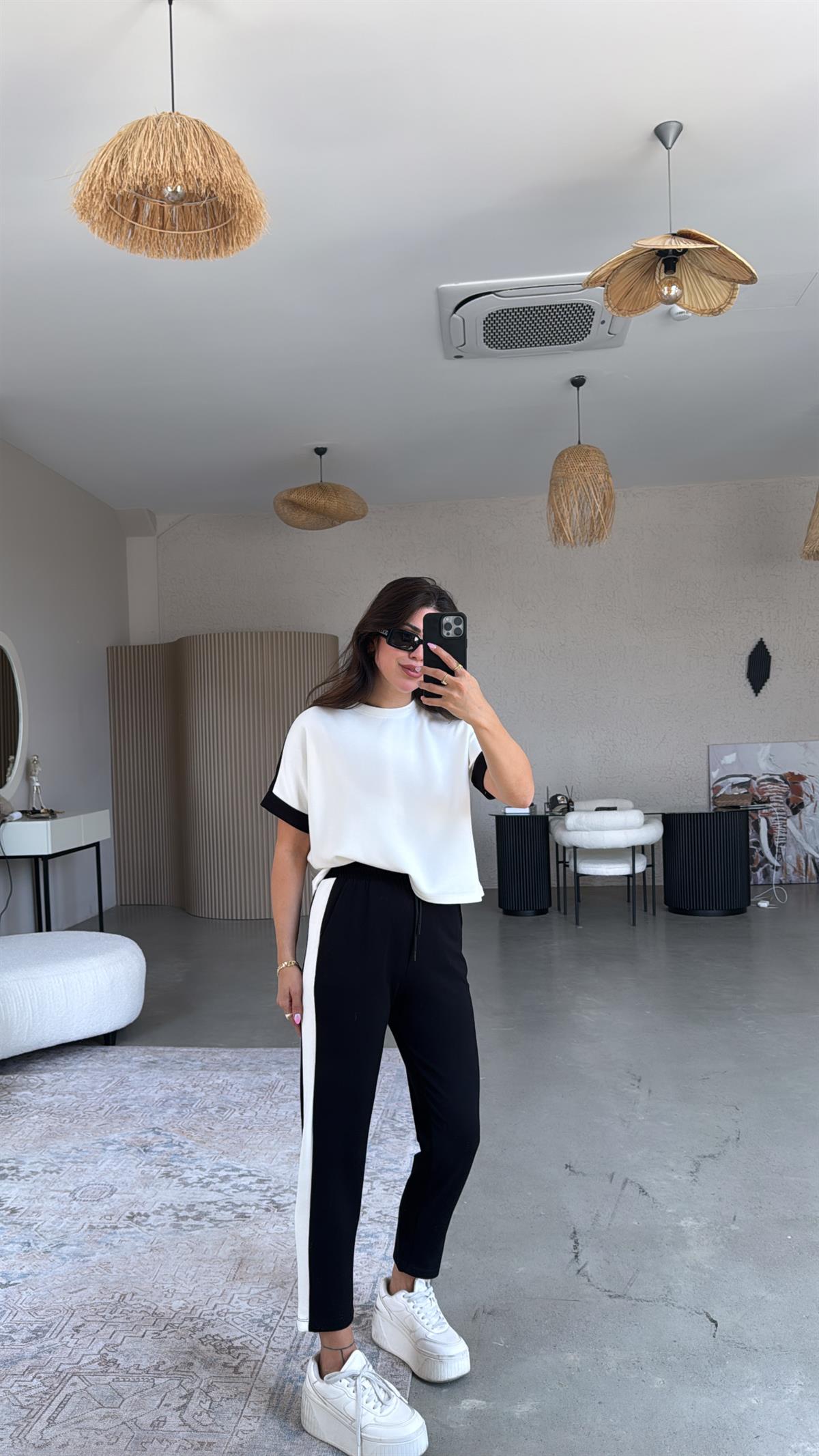 Siyah Şeritli Modal Takım