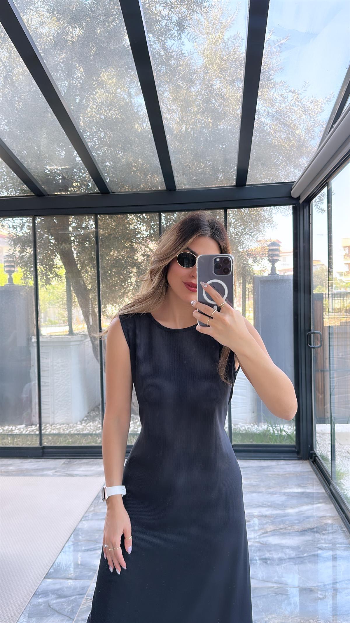 Siyah Sırt Detaylı Kaşkorse Elbise