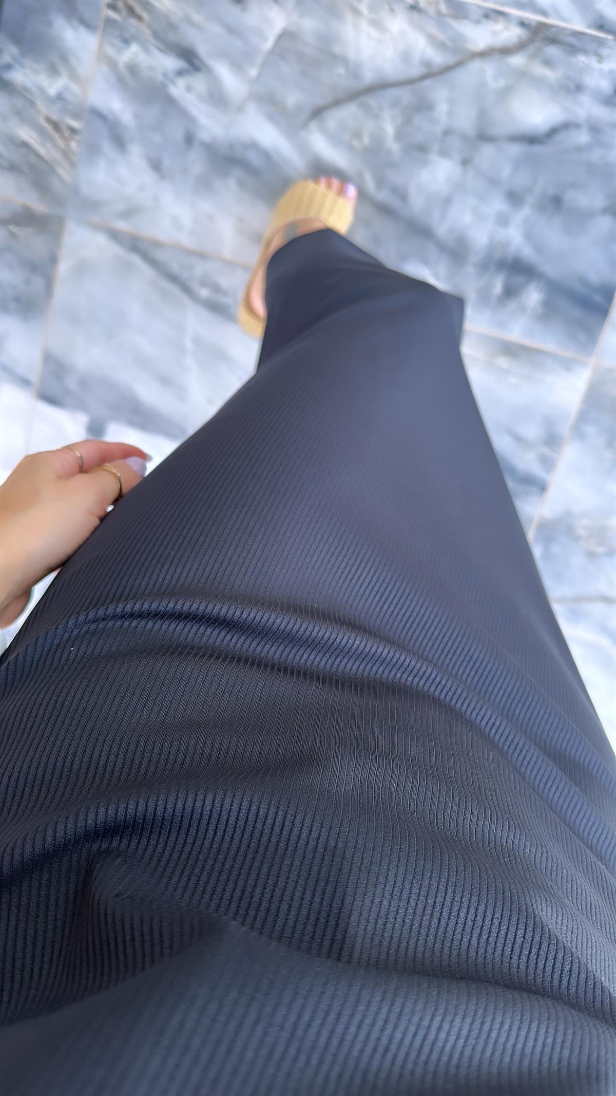 Siyah Sırt Detaylı Kaşkorse Elbise
