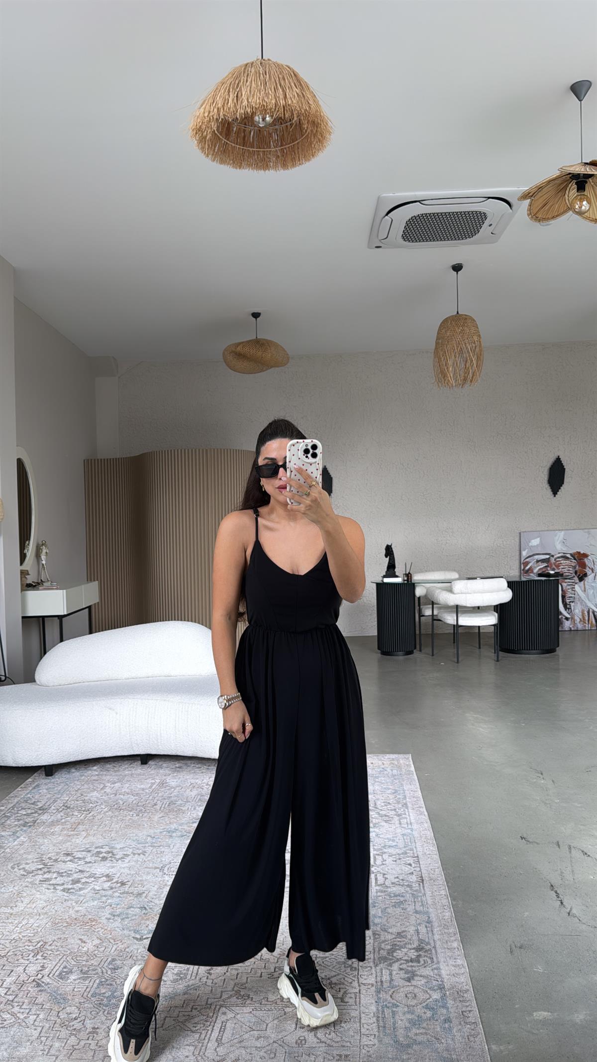 Siyah Sırtı Çapraz Askılı Buzzy Tulum