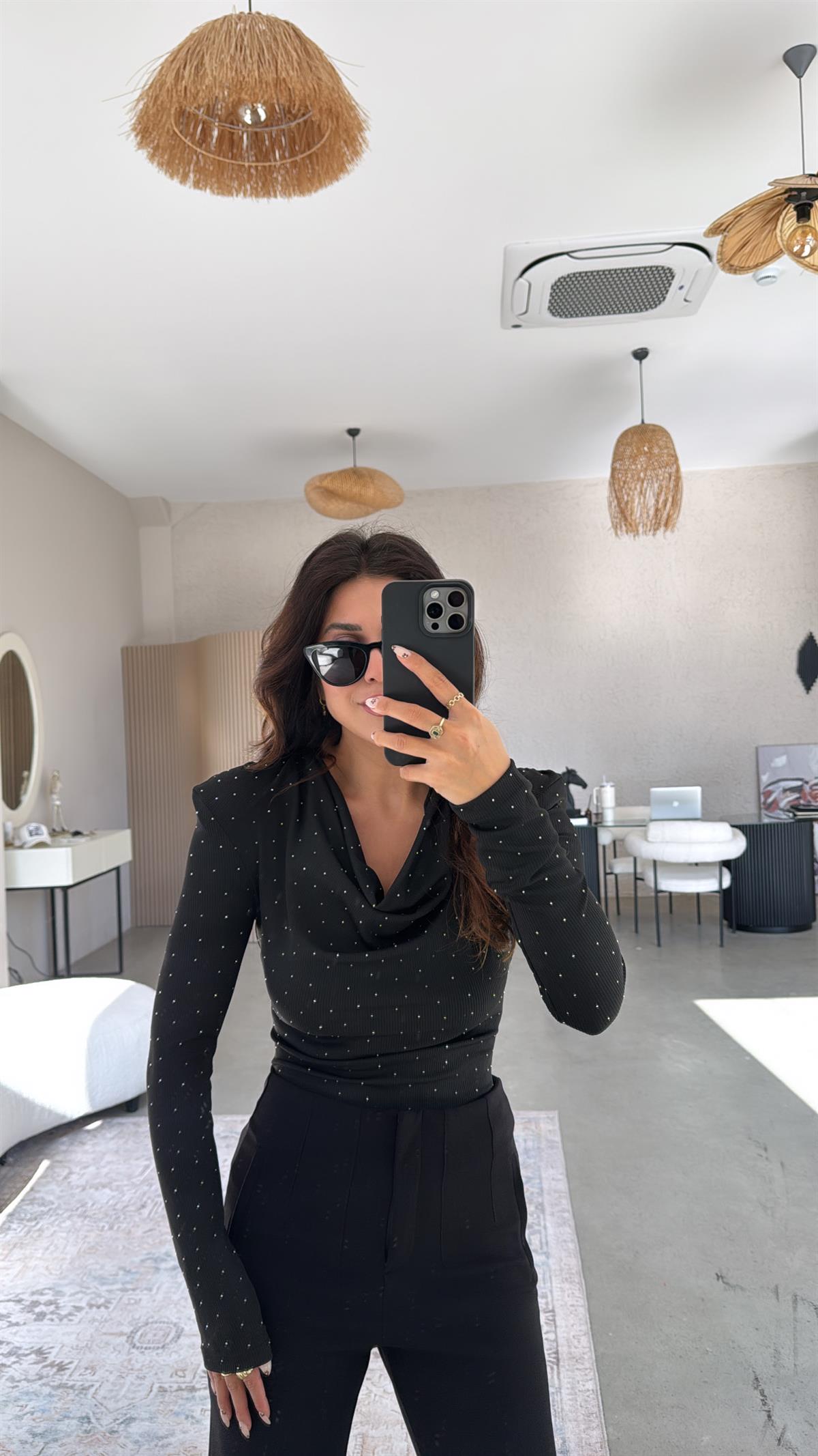 Siyah Taşlı Degaje Bluz