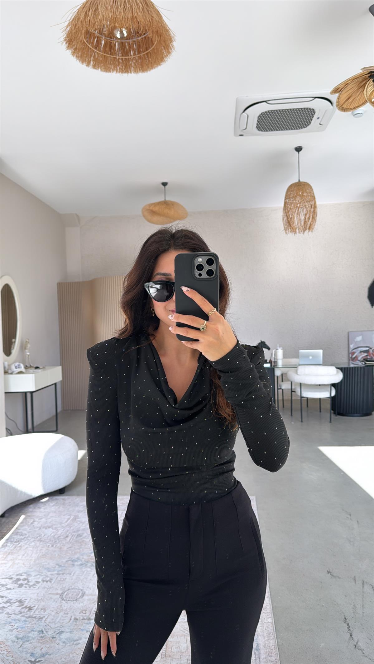 Siyah Taşlı Degaje Bluz