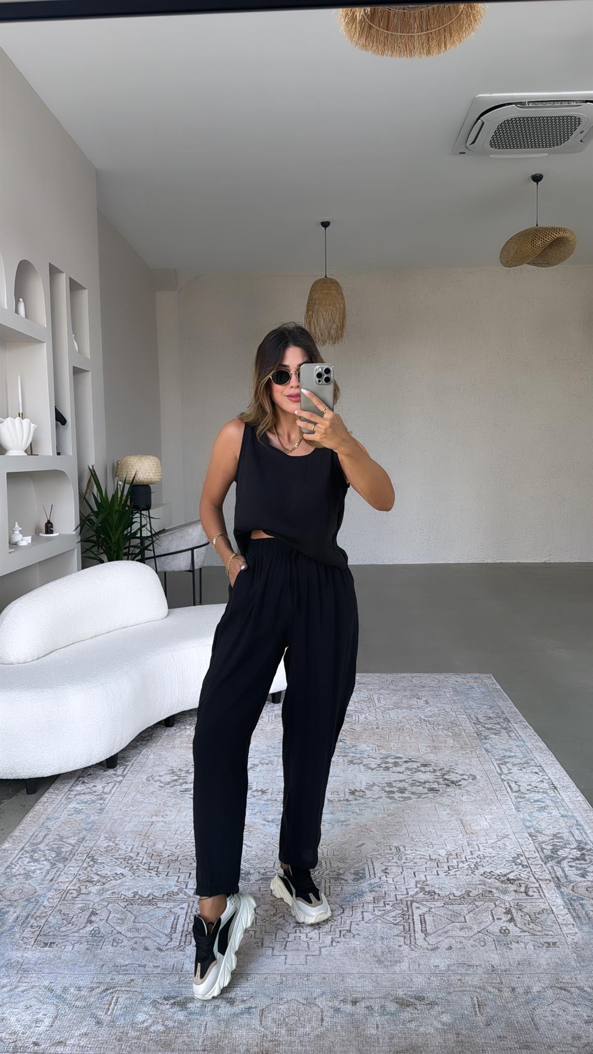 Siyah Dökümlü Tiril Kumaş Takım