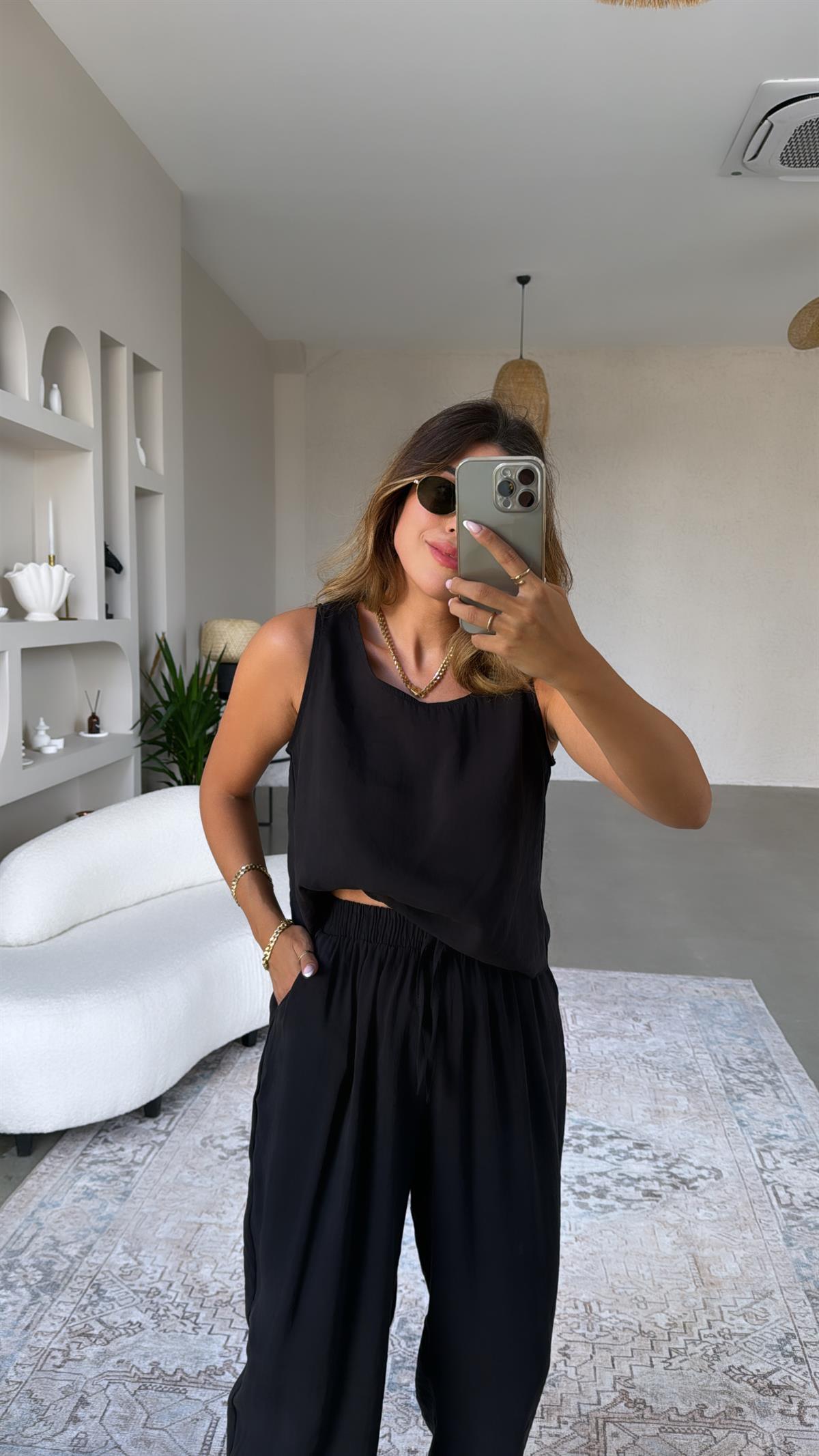 Siyah Dökümlü Tiril Kumaş Takım