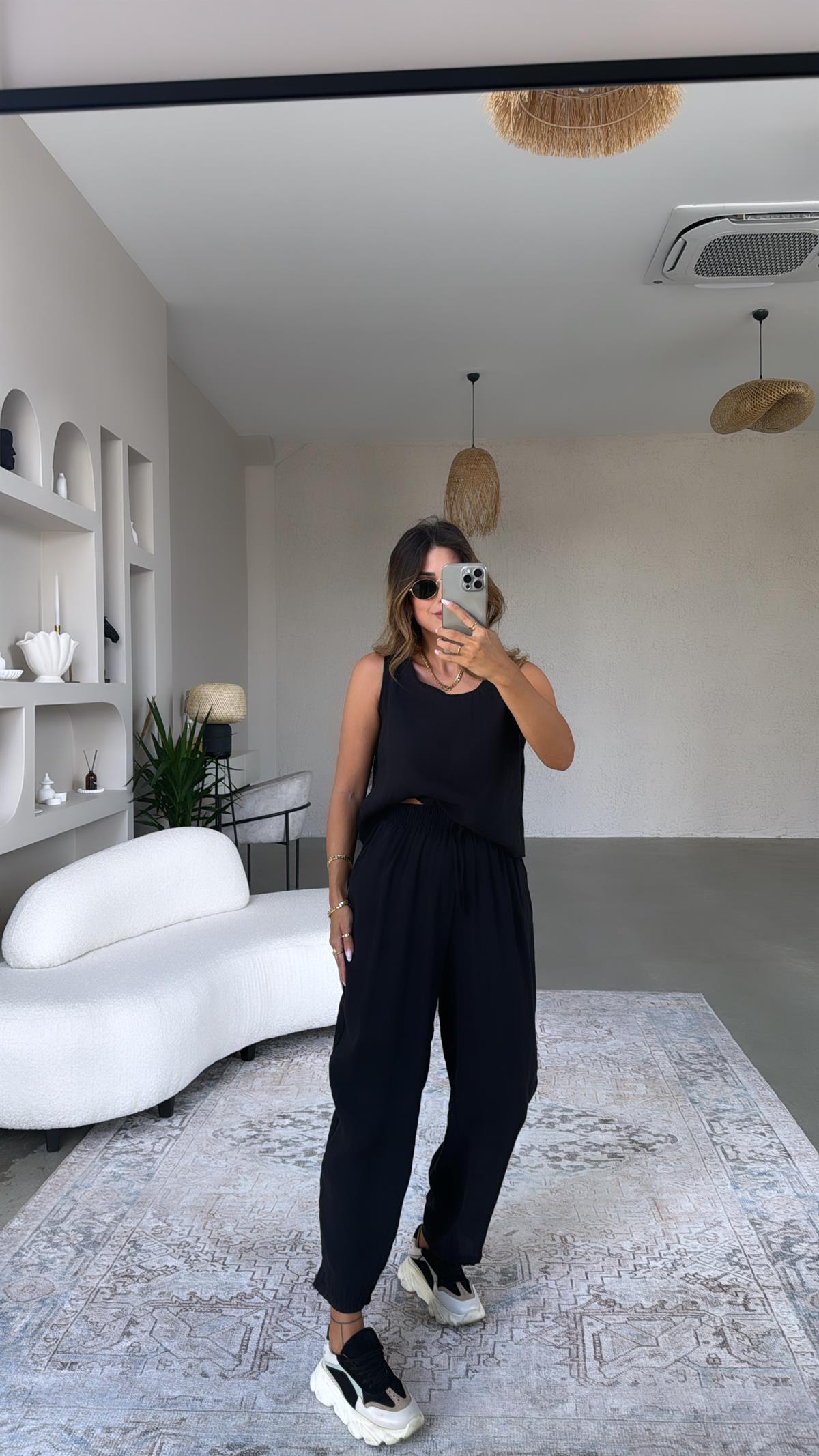 Siyah Dökümlü Tiril Kumaş Takım