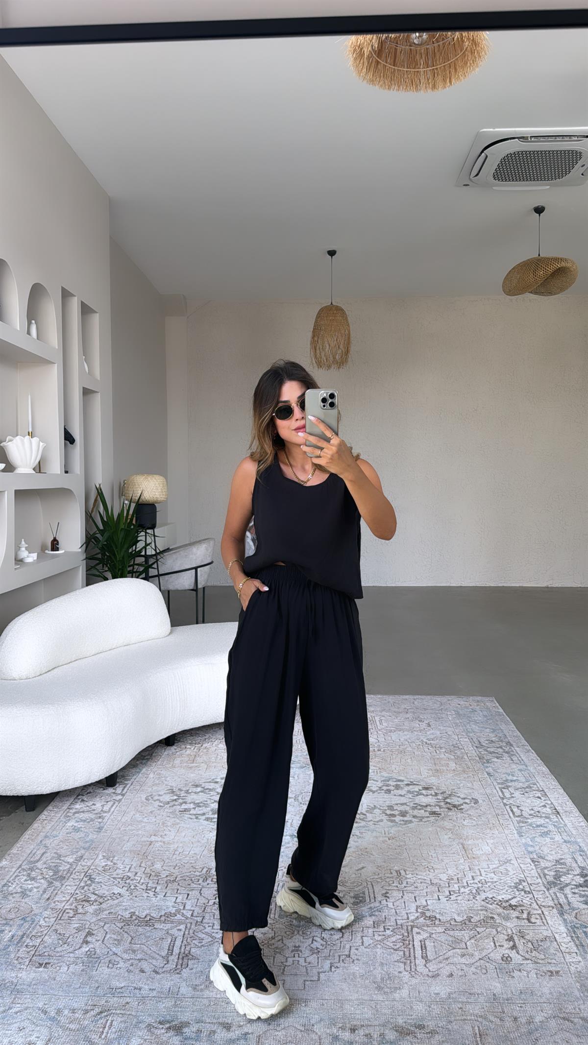 Siyah Dökümlü Tiril Kumaş Takım