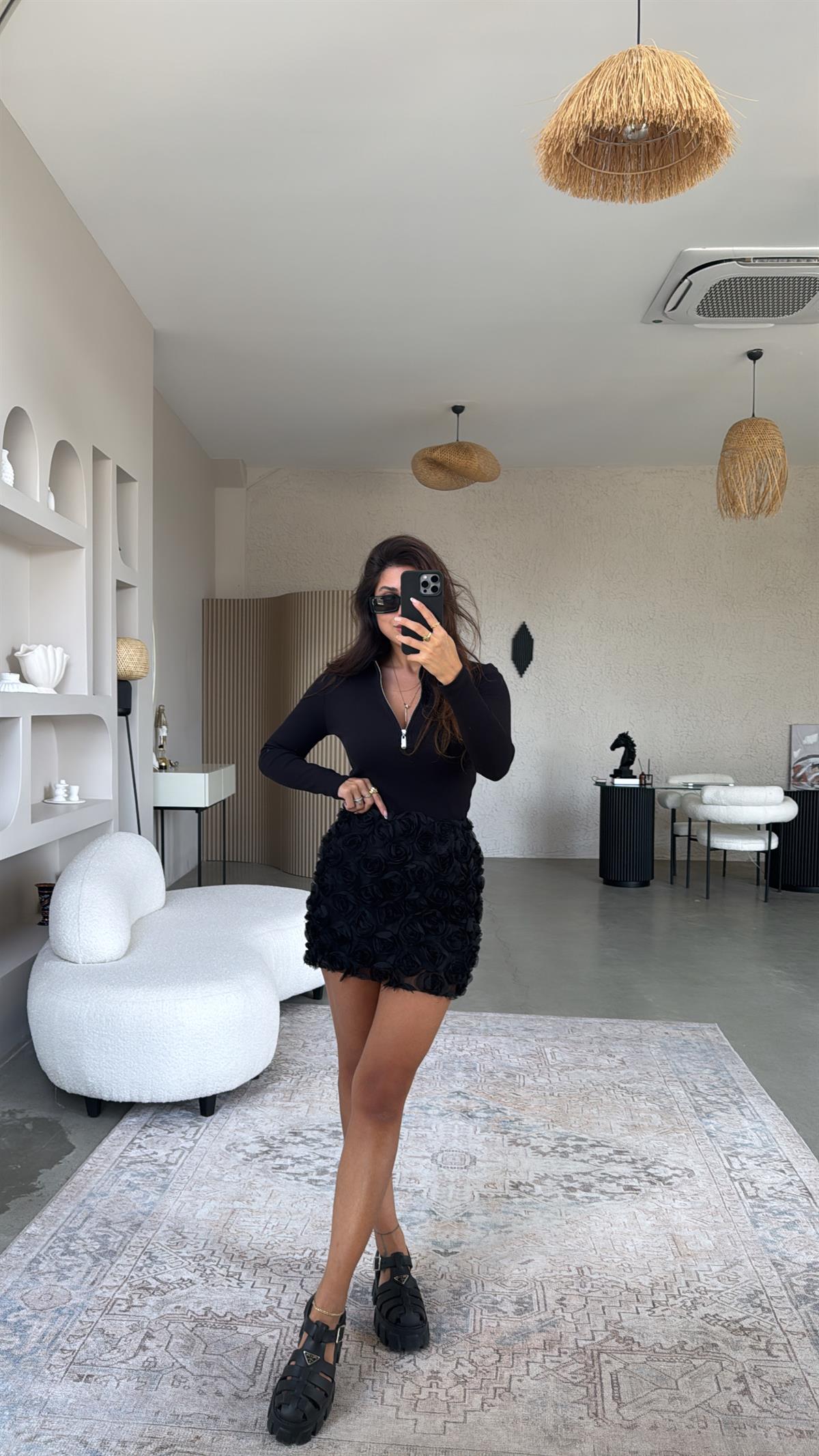 Siyah Tül Çiçek Motifli Bel Lastik Mini Etek