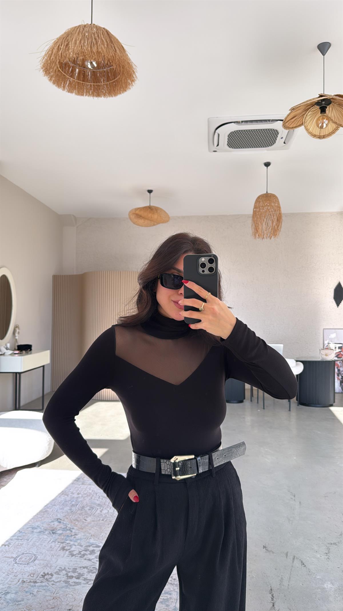 Siyah Tül Detaylı Bluz