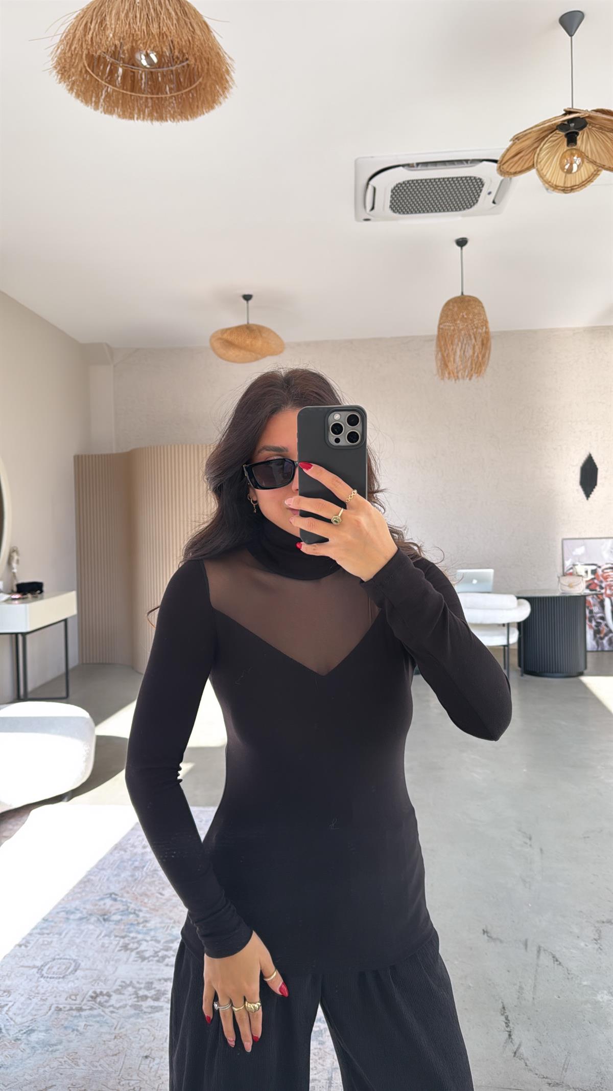 Siyah Tül Detaylı Bluz